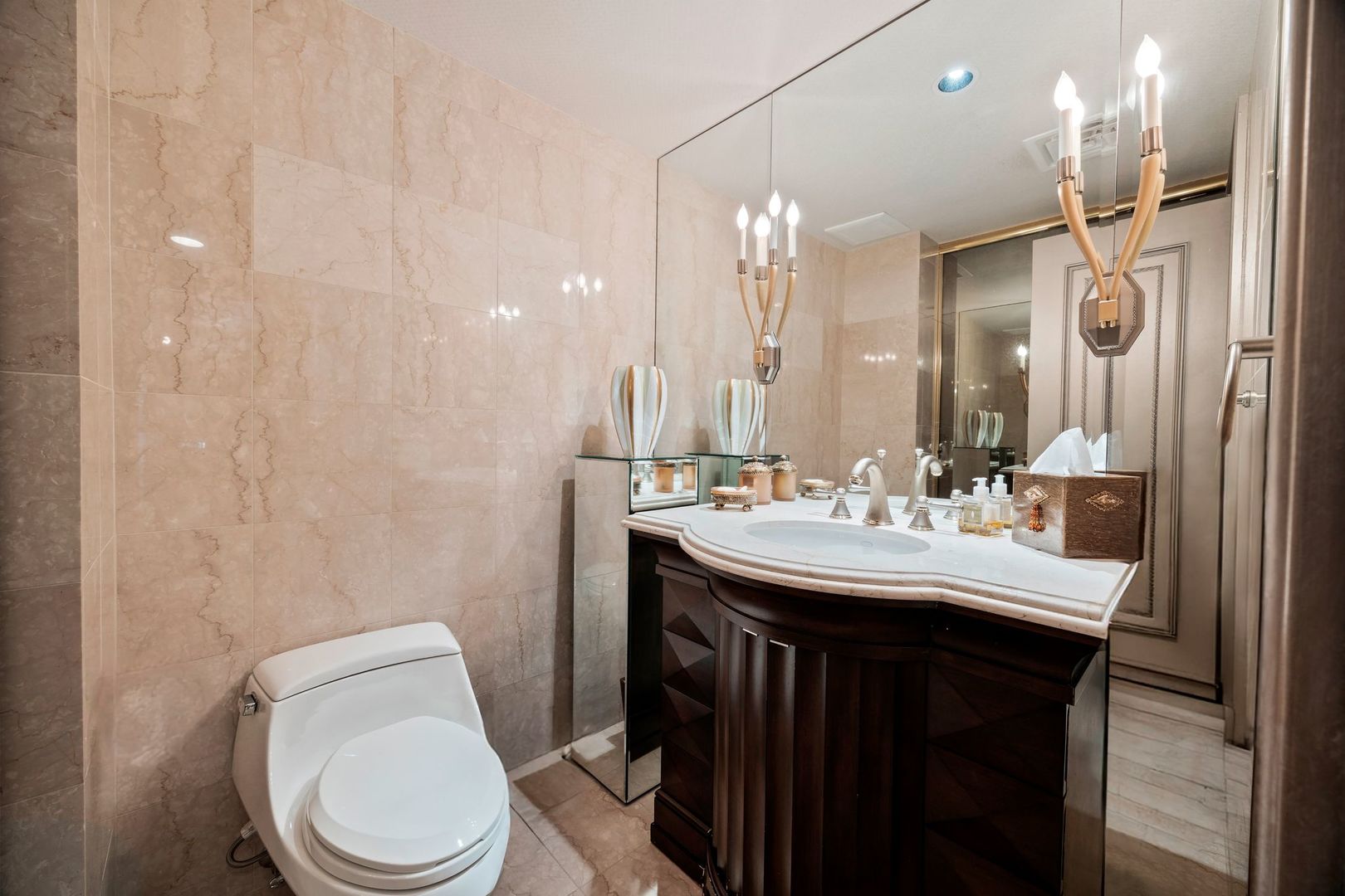 132 E Delaware Place Unit: 5501