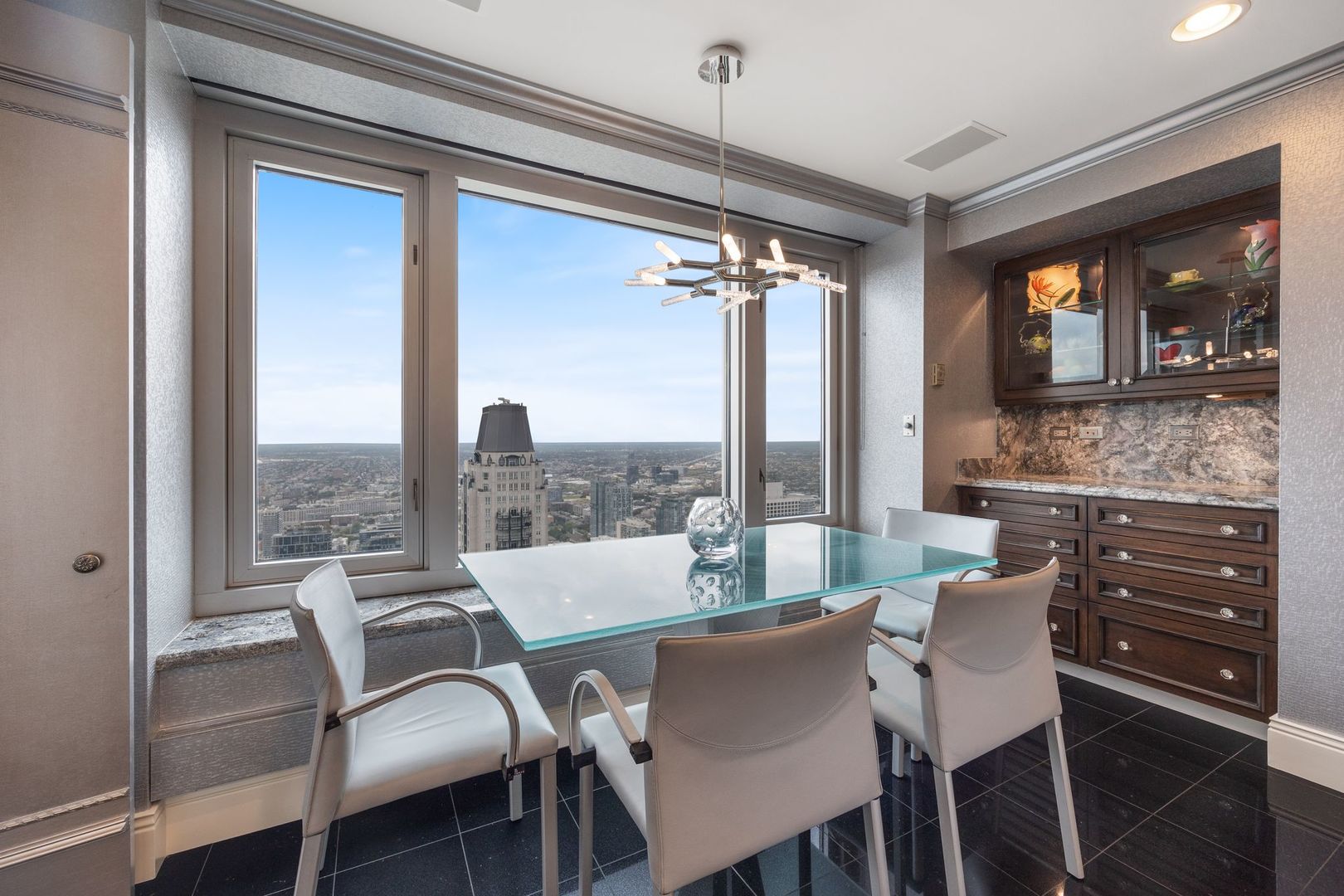 132 E Delaware Place Unit: 5501
