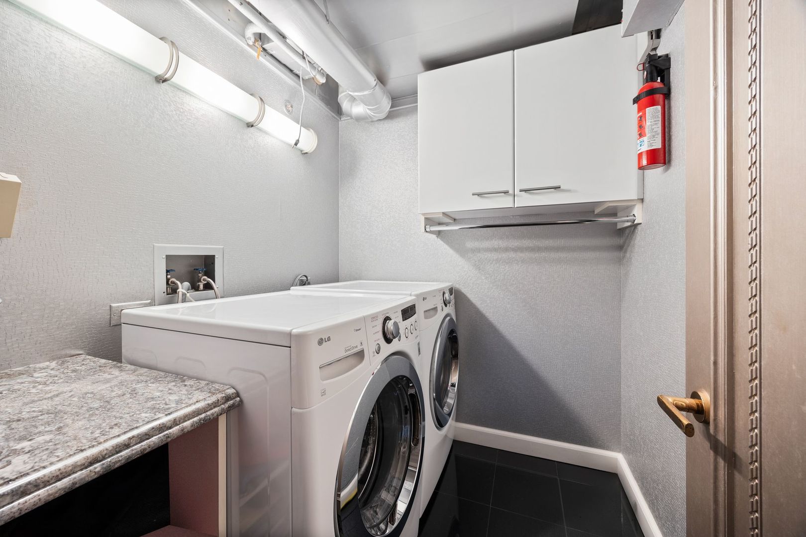 132 E Delaware Place Unit: 5501