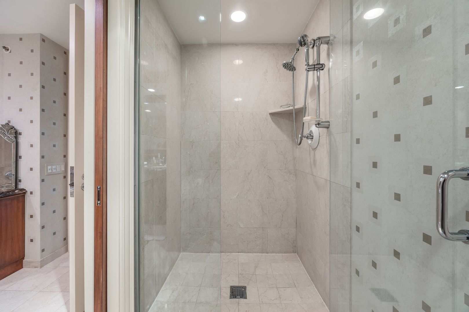132 E Delaware Place Unit: 5501