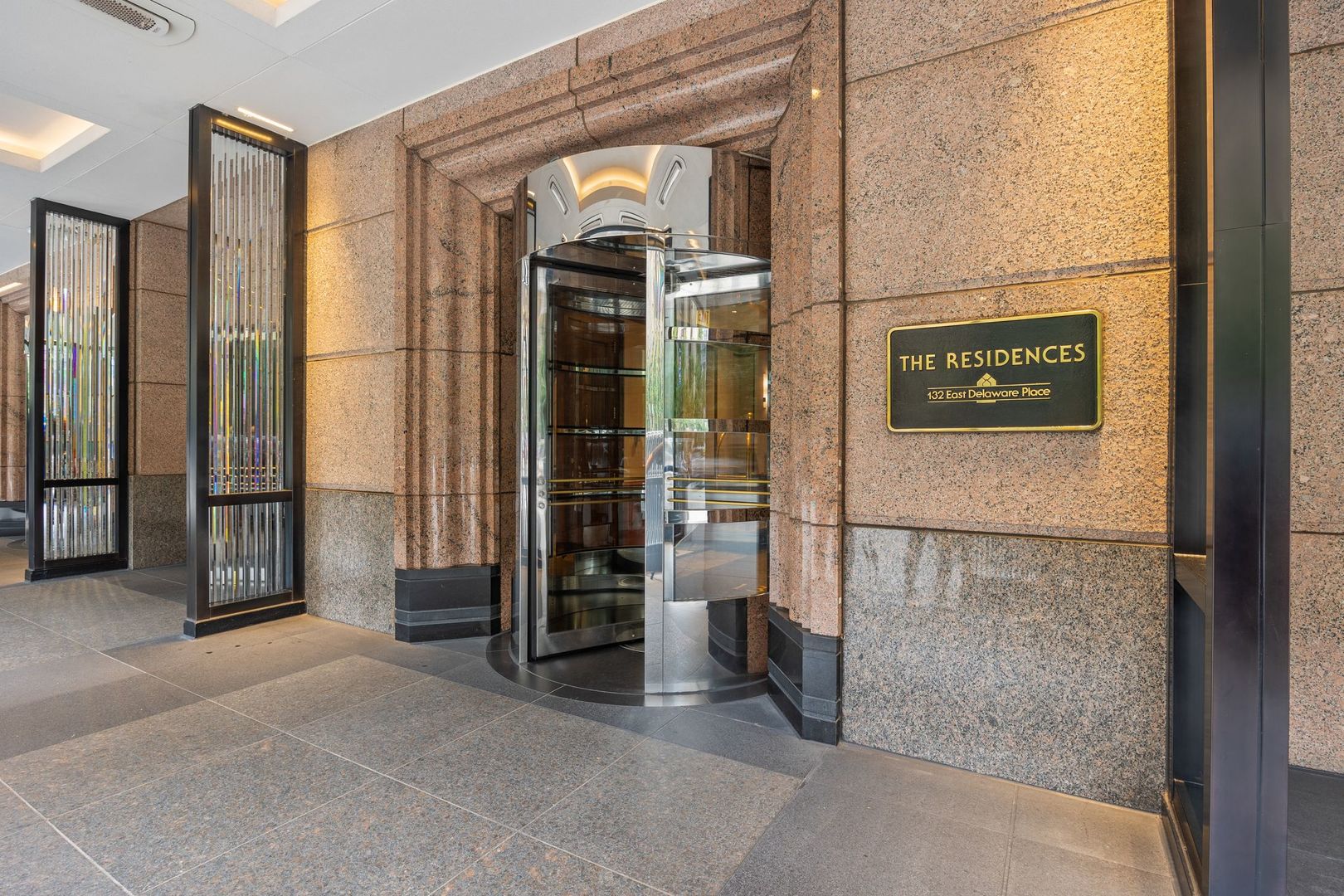 132 E Delaware Place Unit: 5501