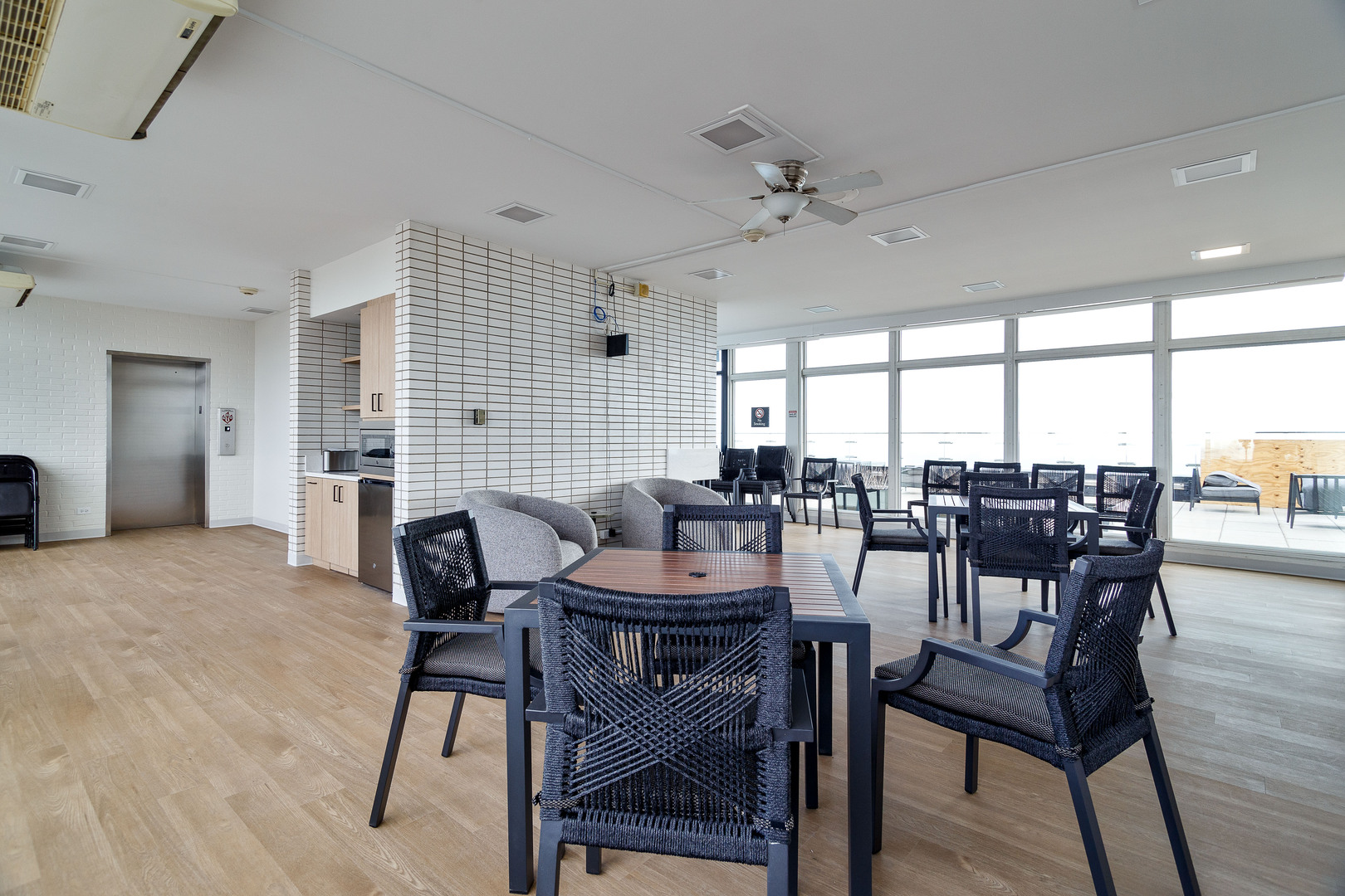 1440 N Lake Shore Drive Unit: 25G