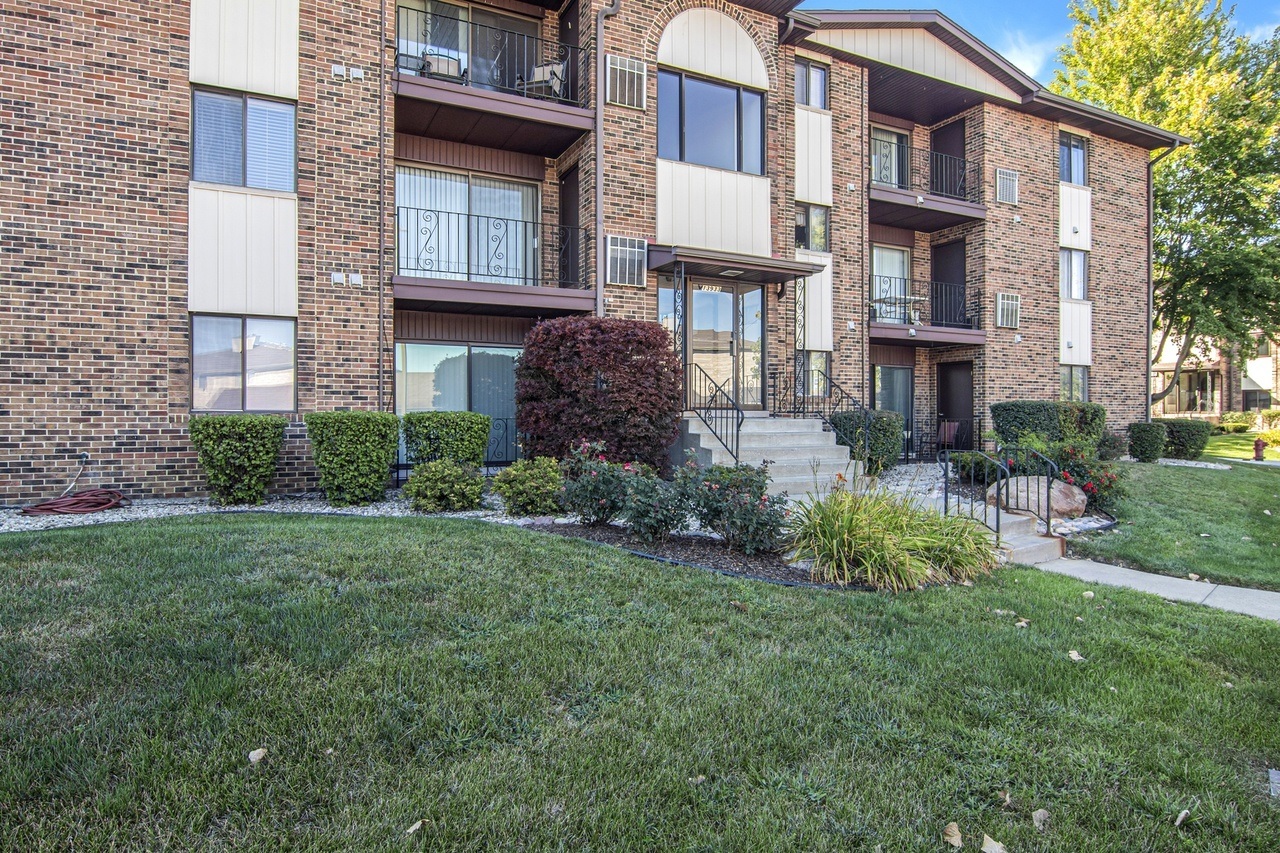 13933 Laramie Avenue Unit: 214