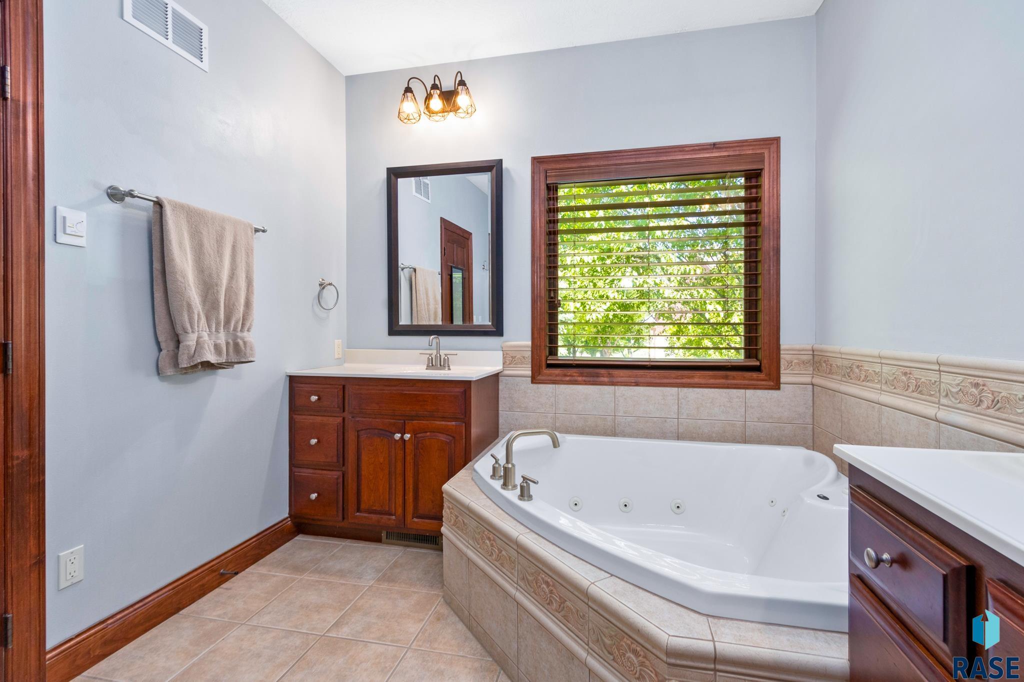 5609 S Shadow Ridge Cir