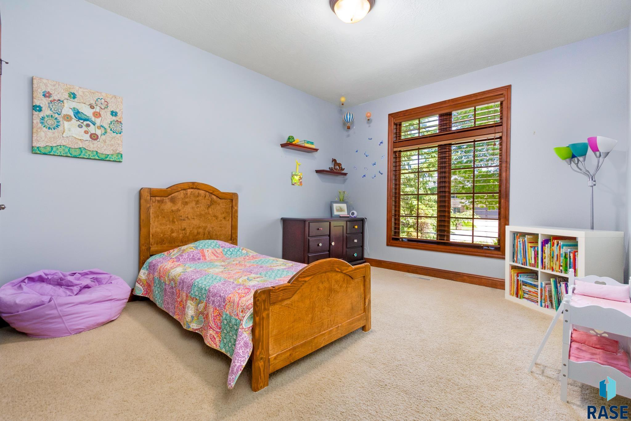 5609 S Shadow Ridge Cir