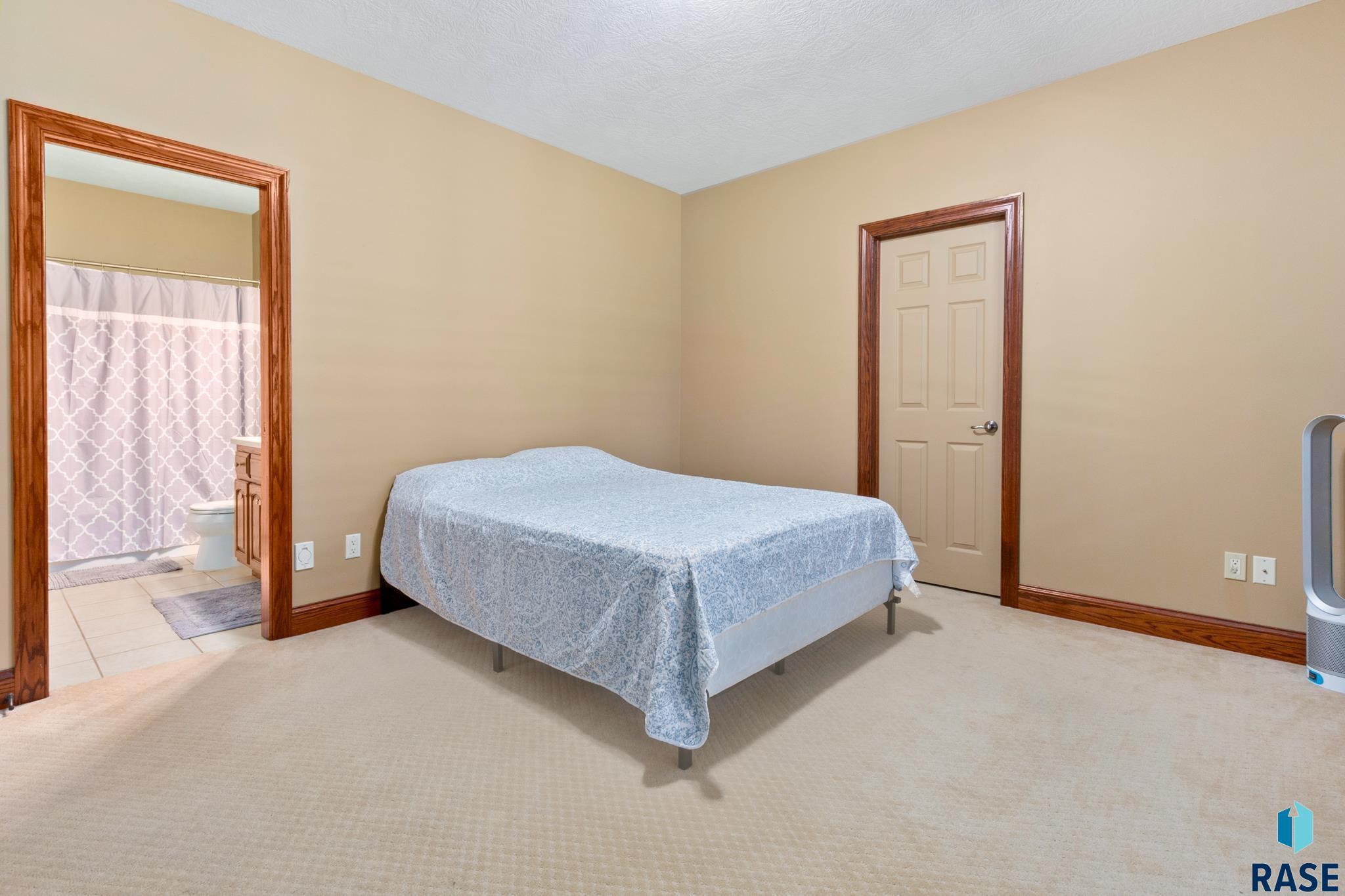 5609 S Shadow Ridge Cir