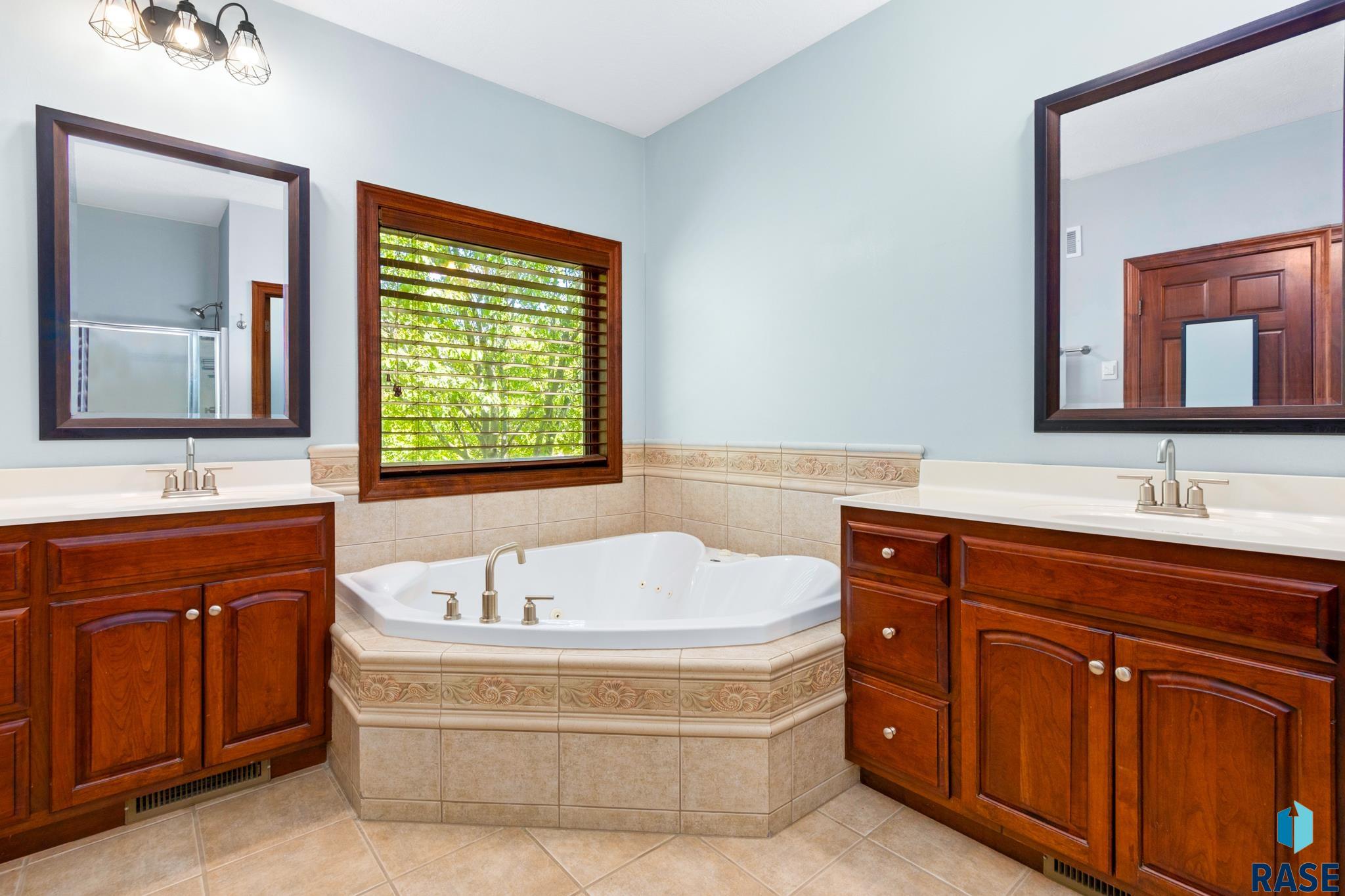 5609 S Shadow Ridge Cir