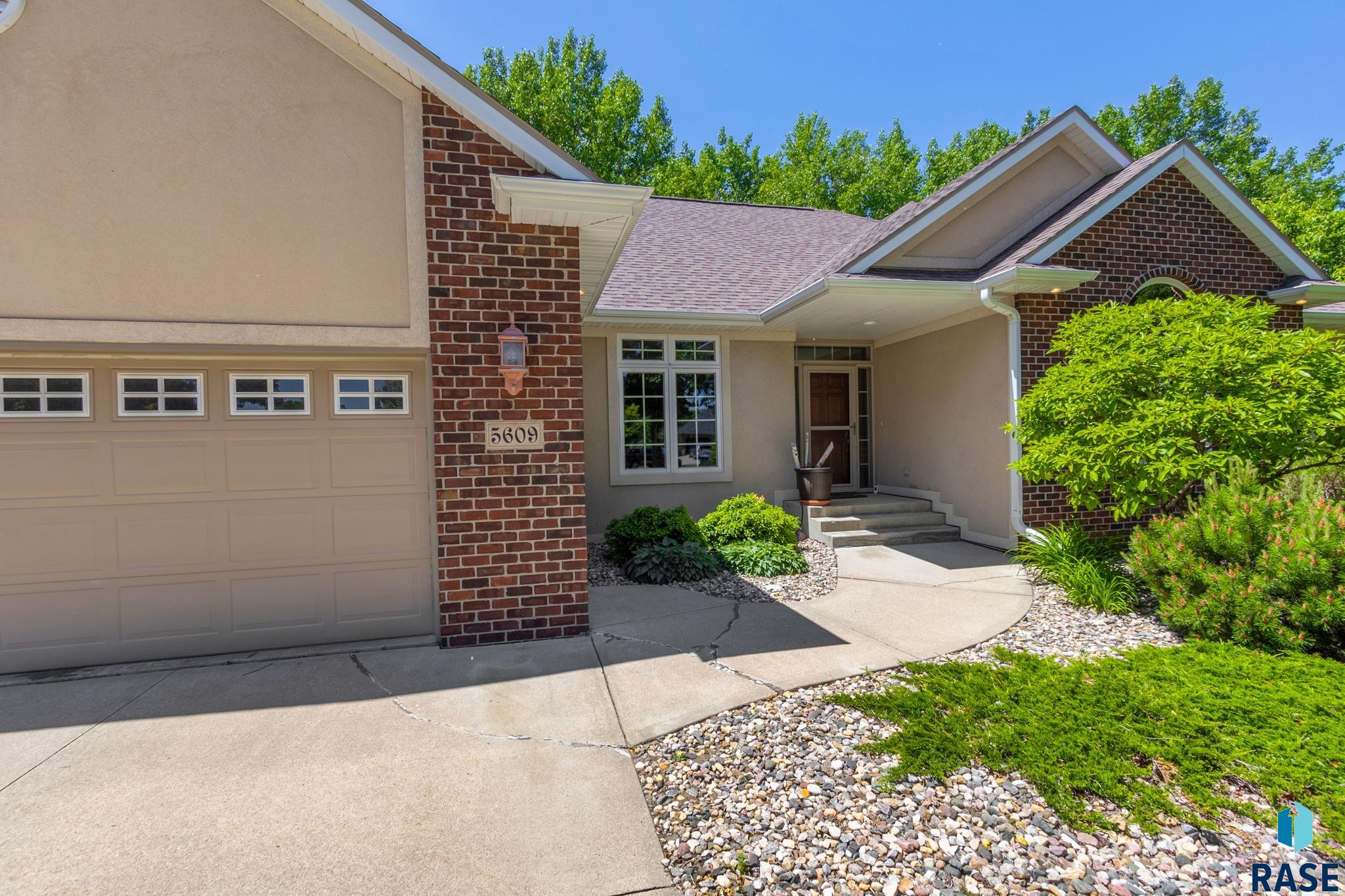5609 S Shadow Ridge Cir
