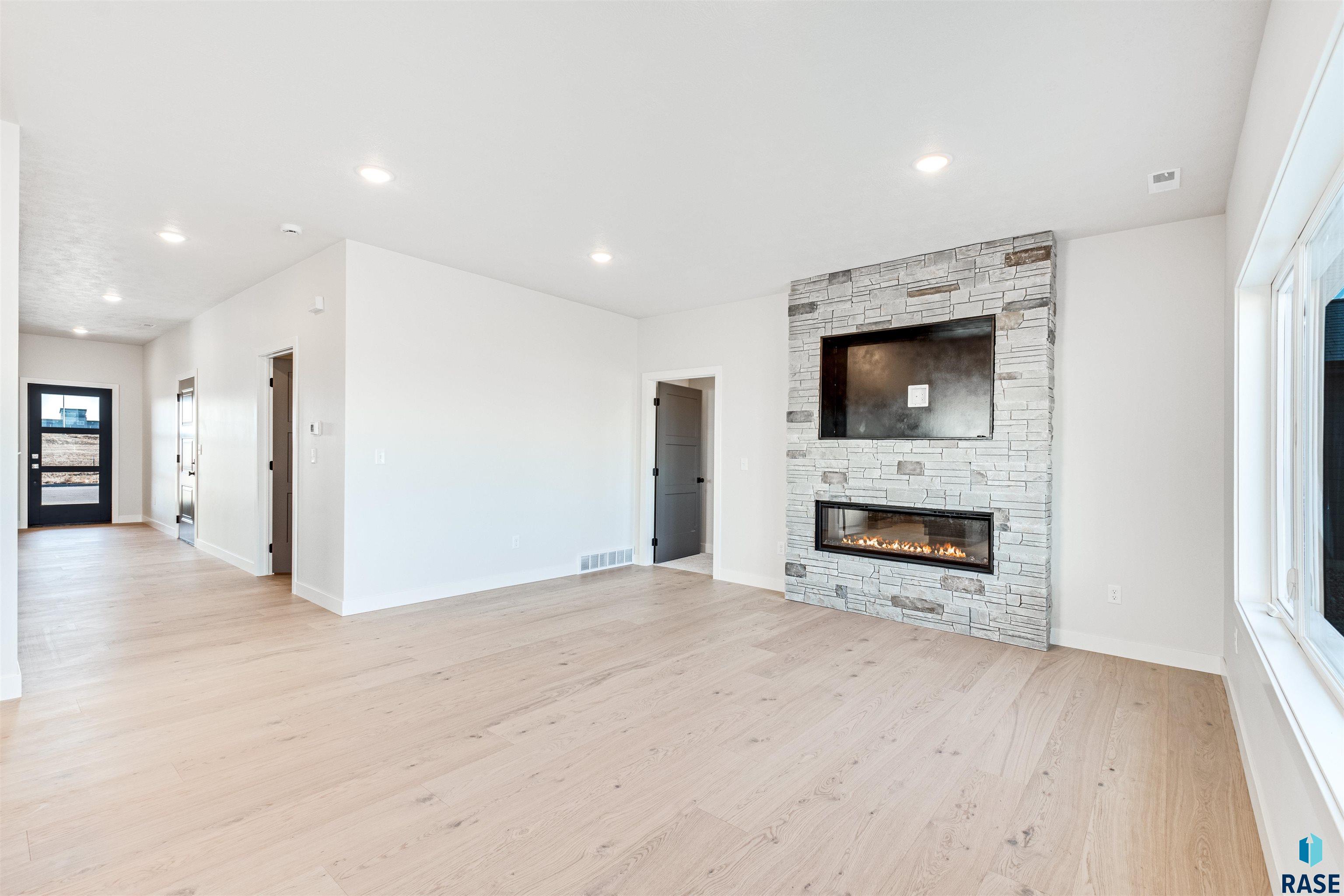 1803 N Cavalier Ave