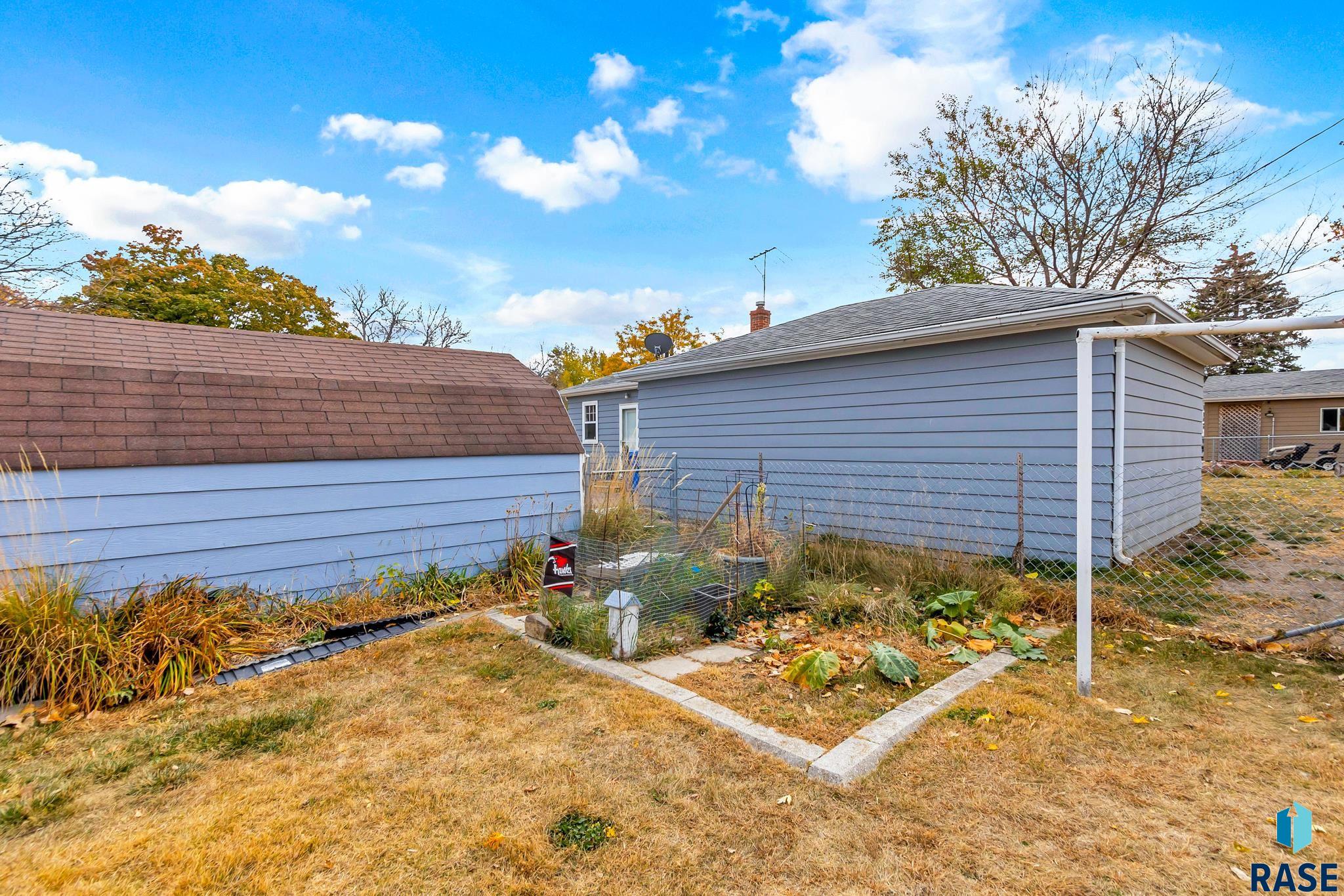 2115 E Austin St