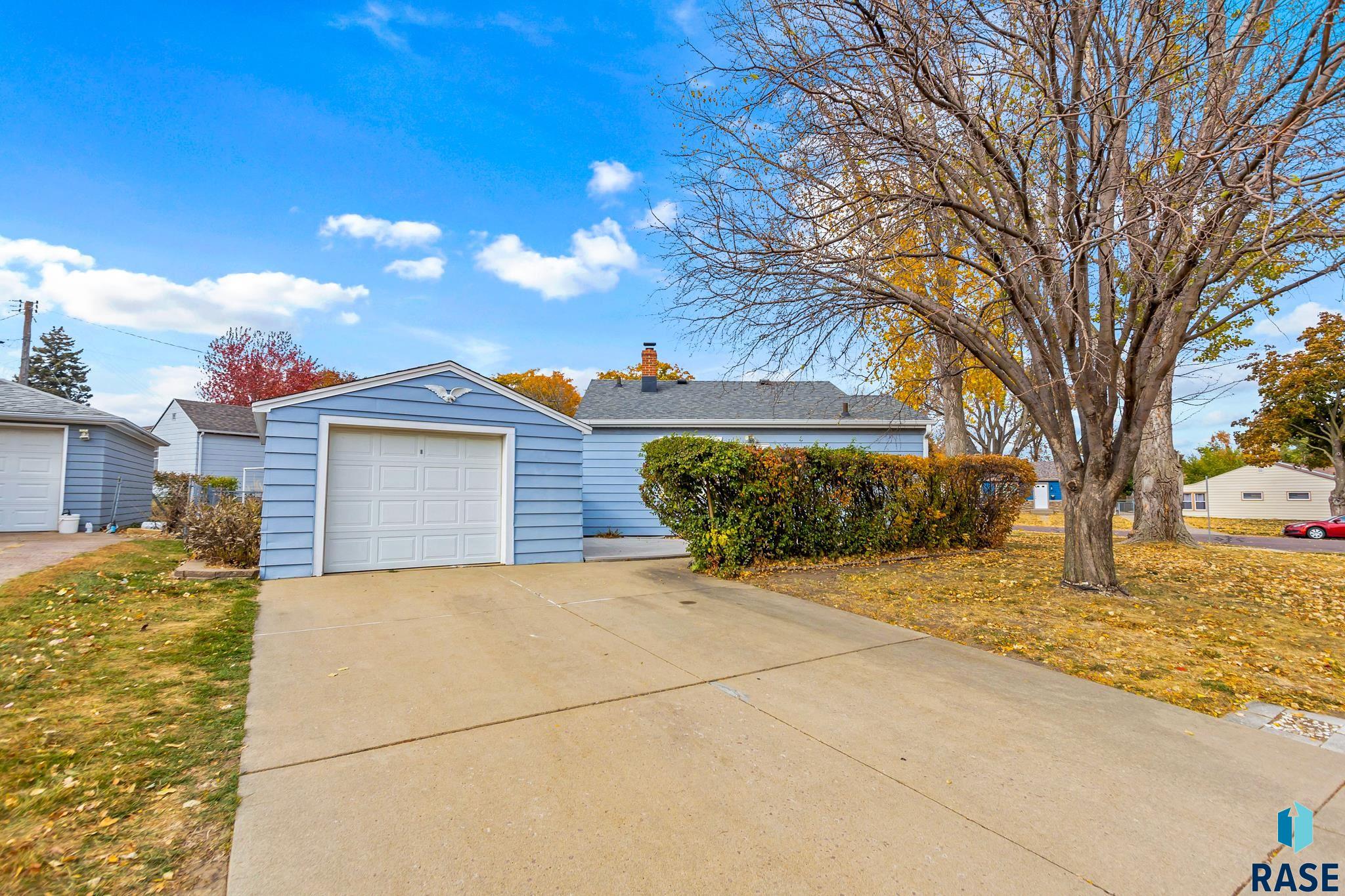 2115 E Austin St