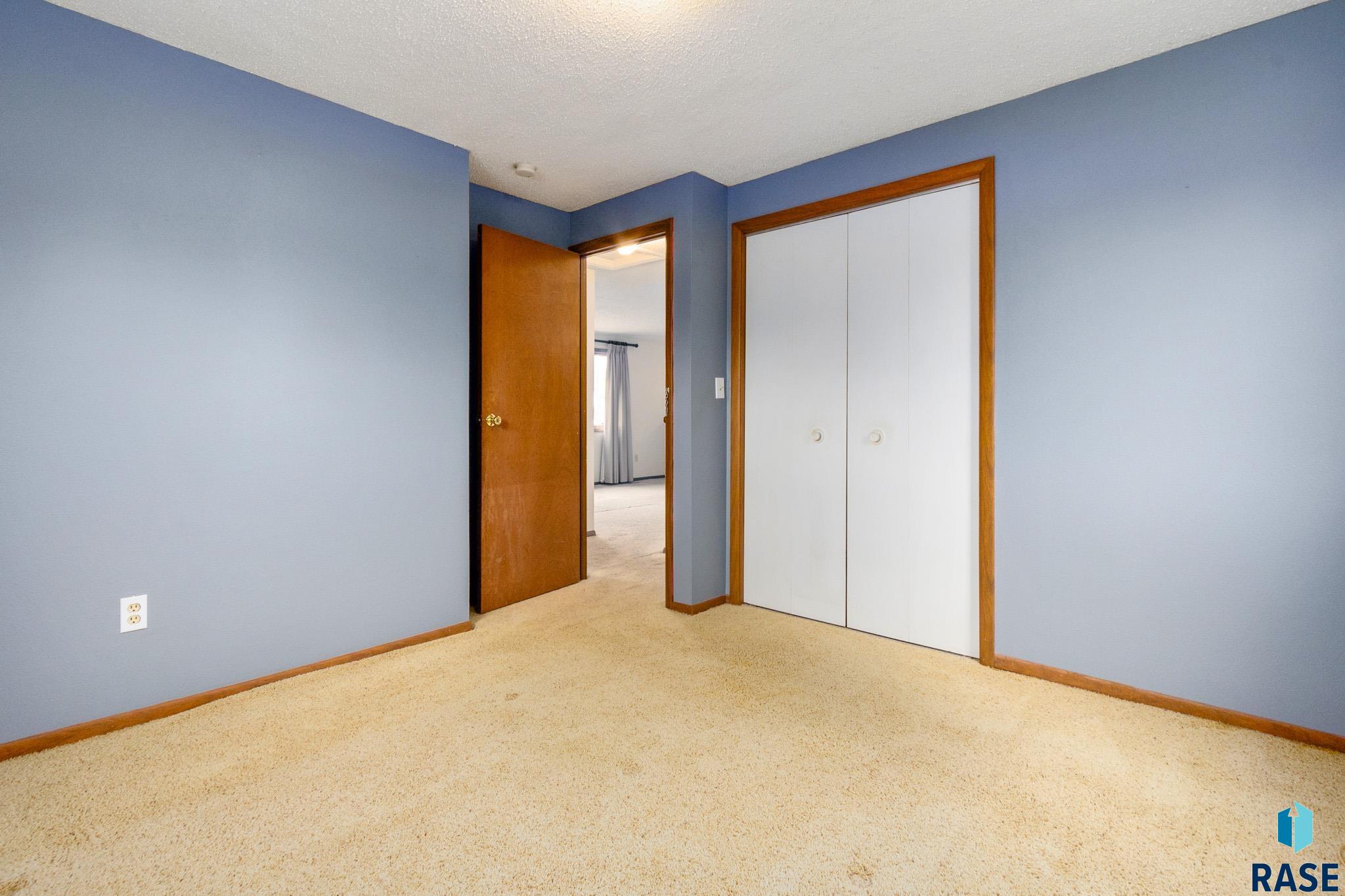 4016 E Claudette Dr