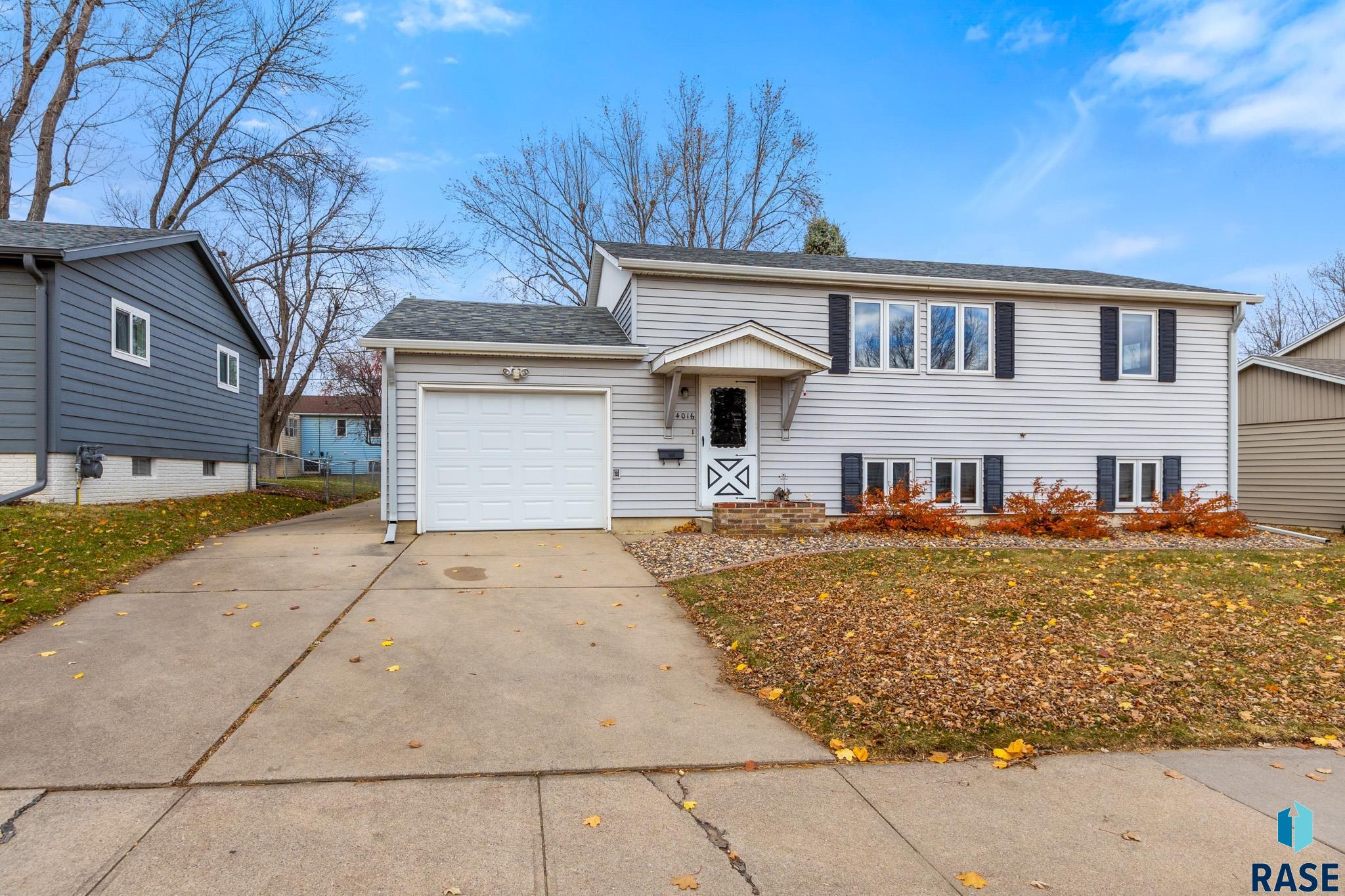 4016 E Claudette Dr