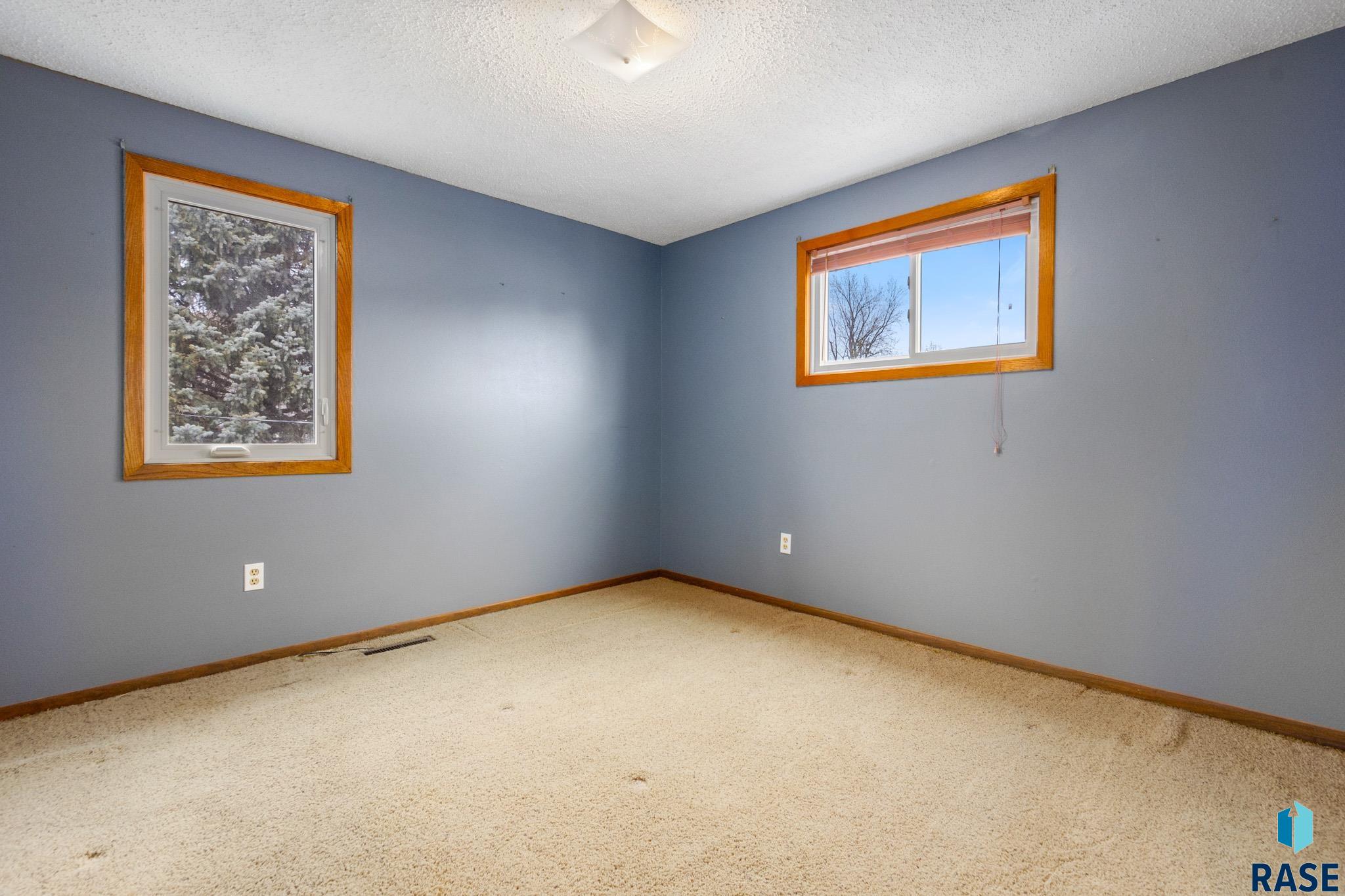 4016 E Claudette Dr