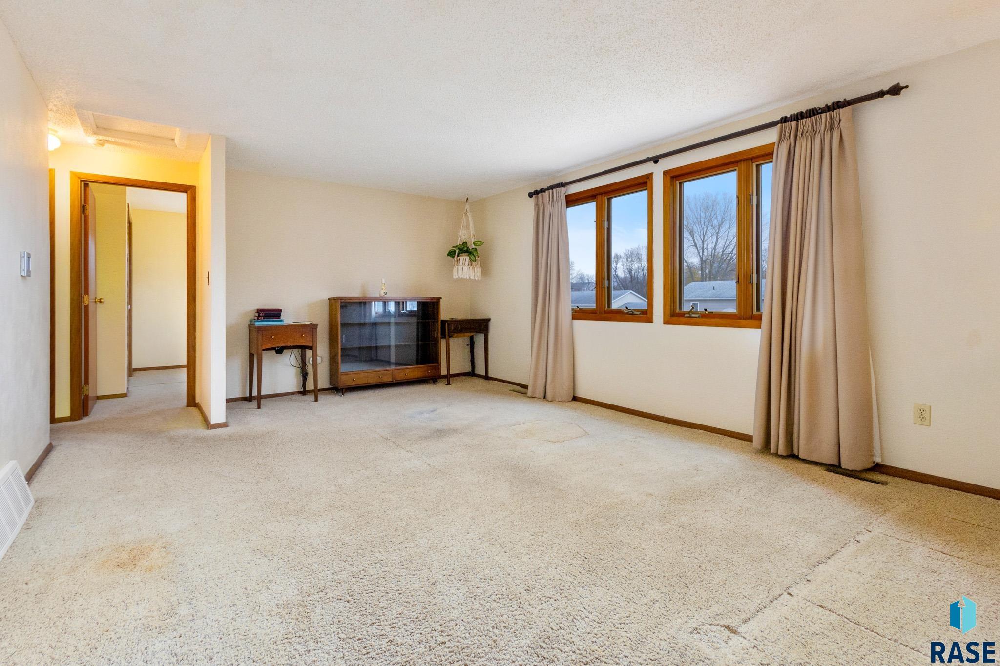 4016 E Claudette Dr
