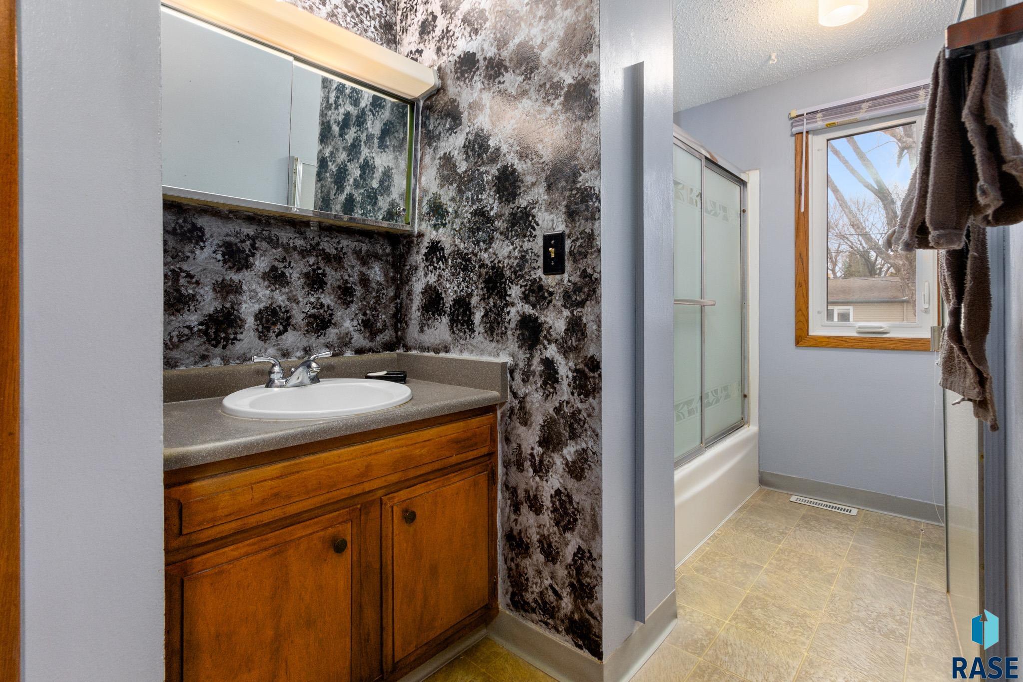 4016 E Claudette Dr