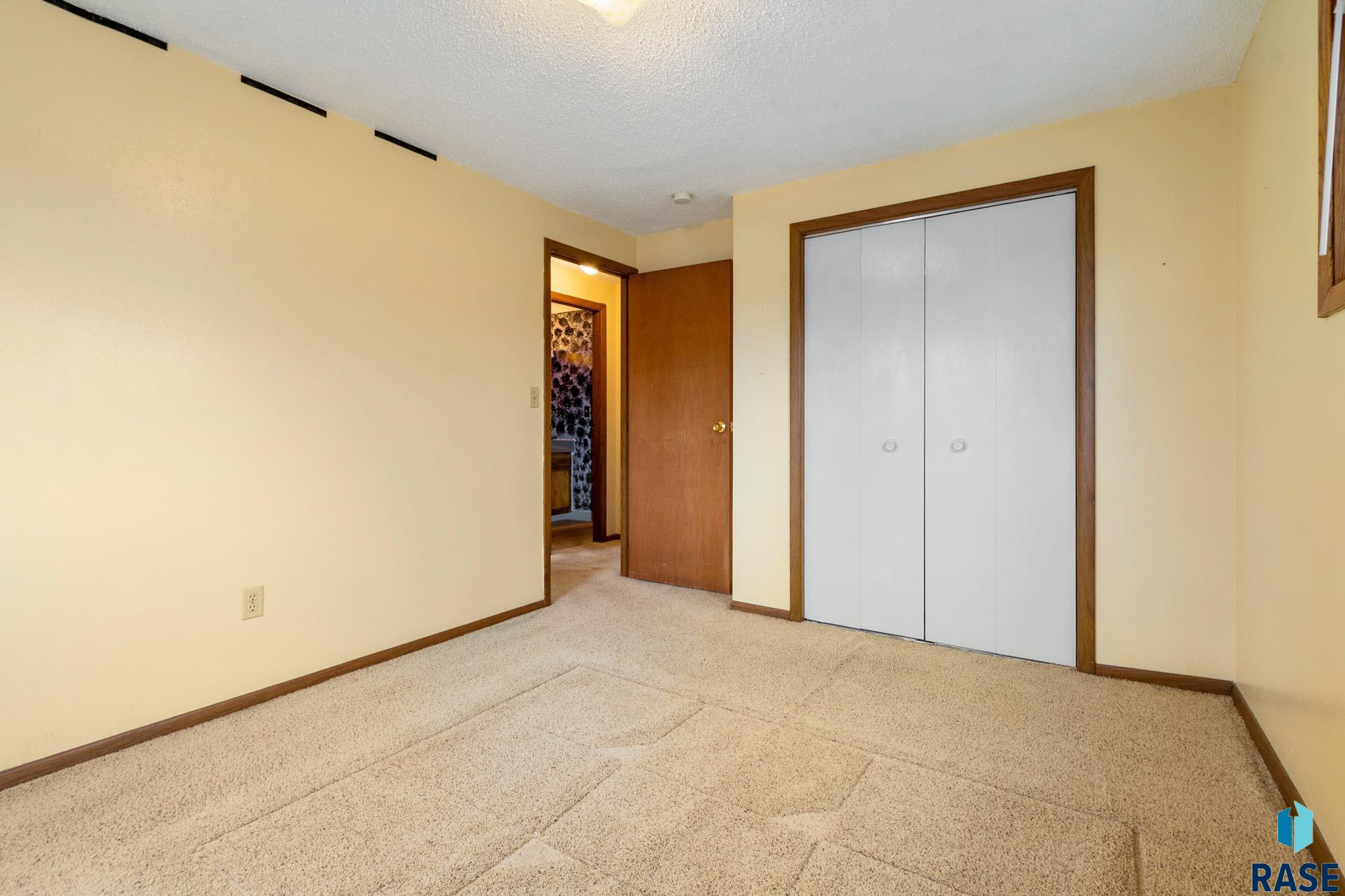 4016 E Claudette Dr