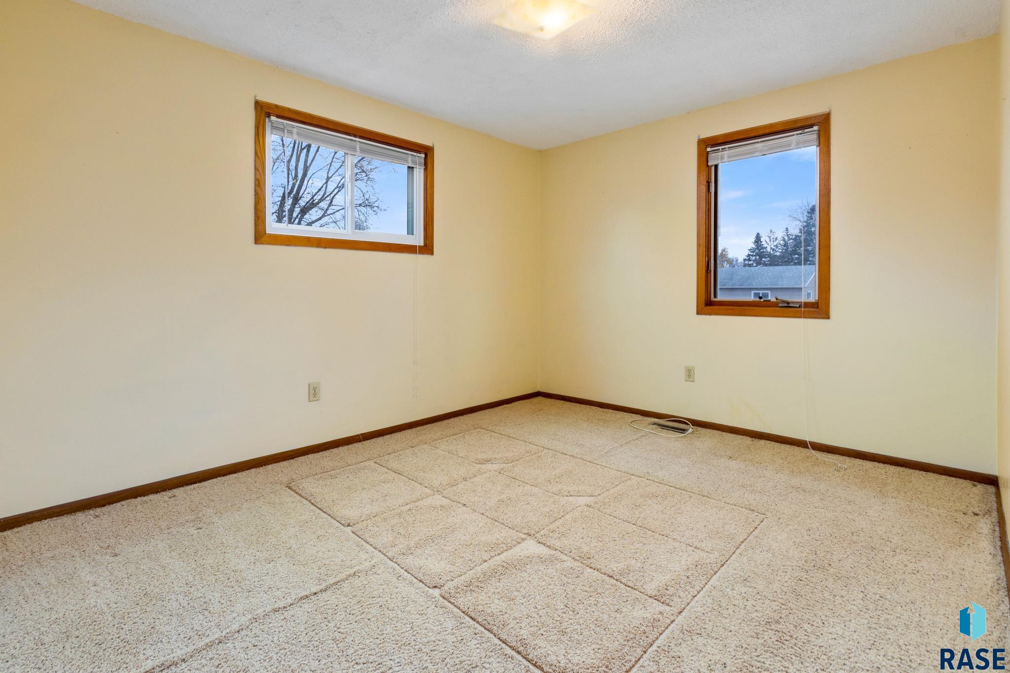 4016 E Claudette Dr