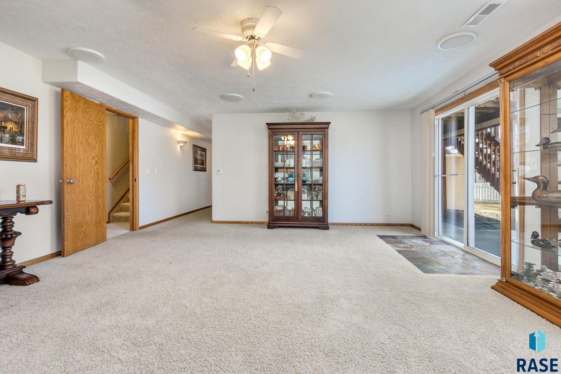 209 N Dewberry Ave