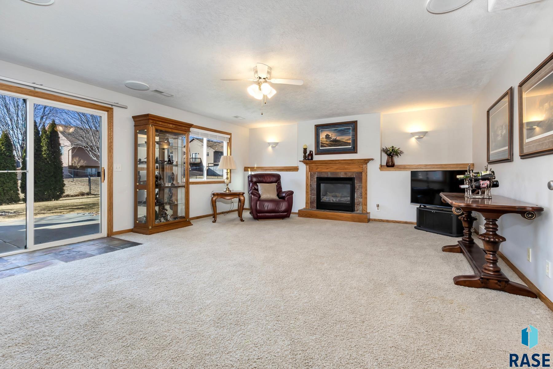209 N Dewberry Ave