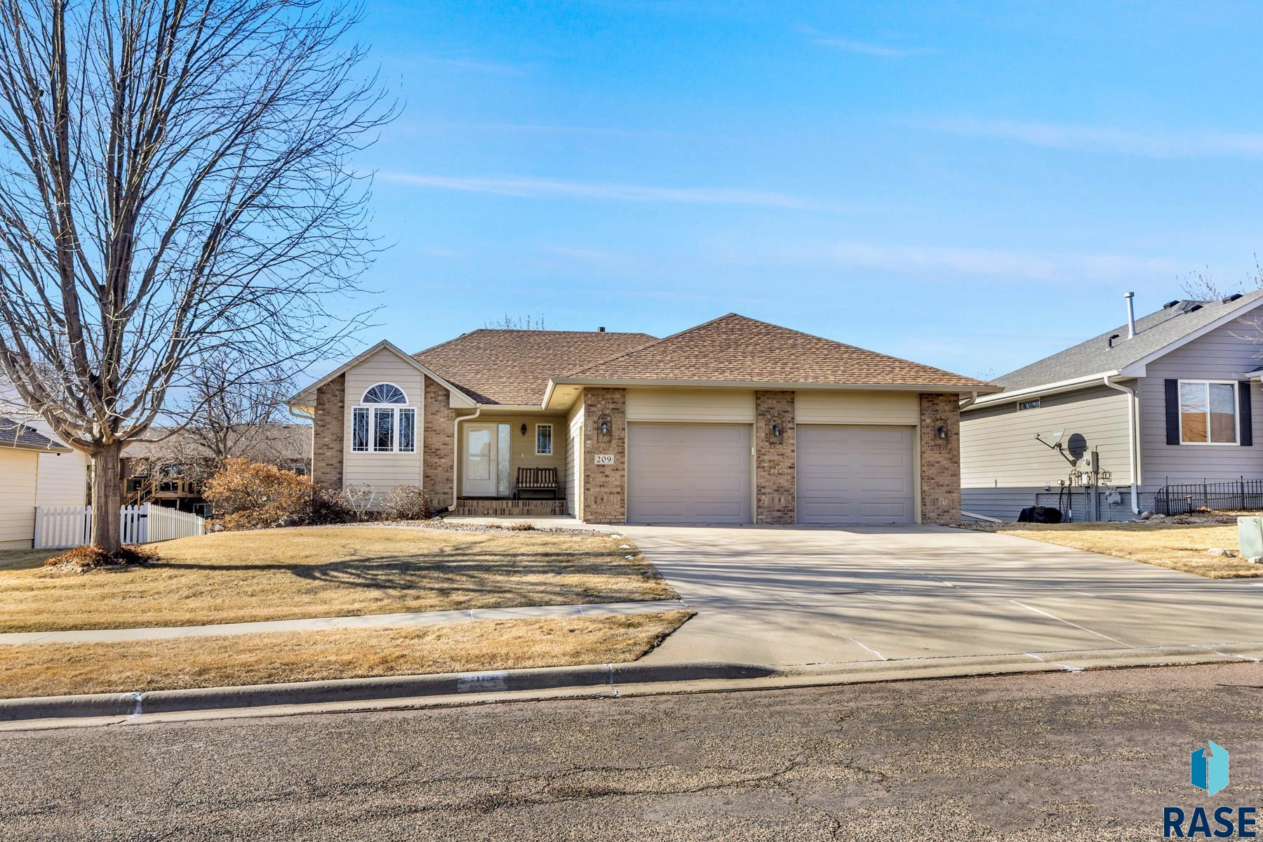 209 N Dewberry Ave