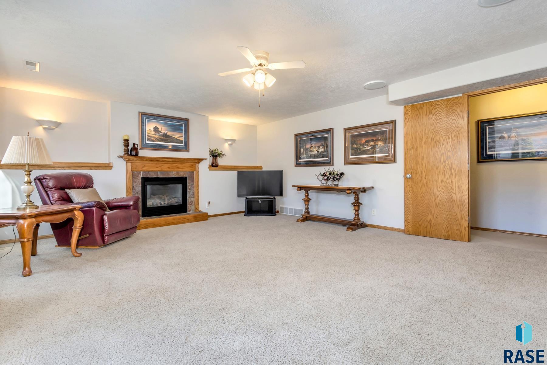 209 N Dewberry Ave
