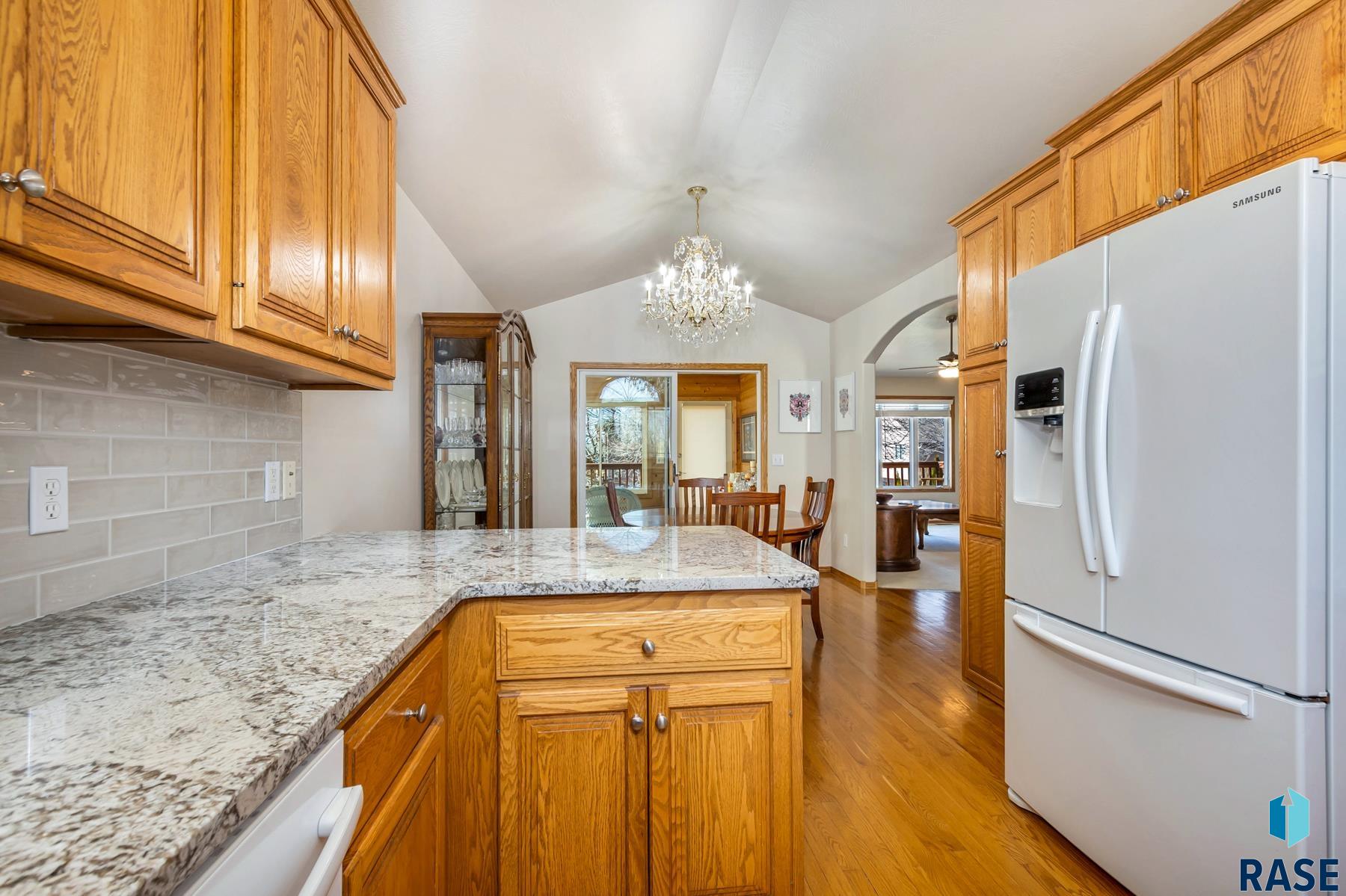 209 N Dewberry Ave