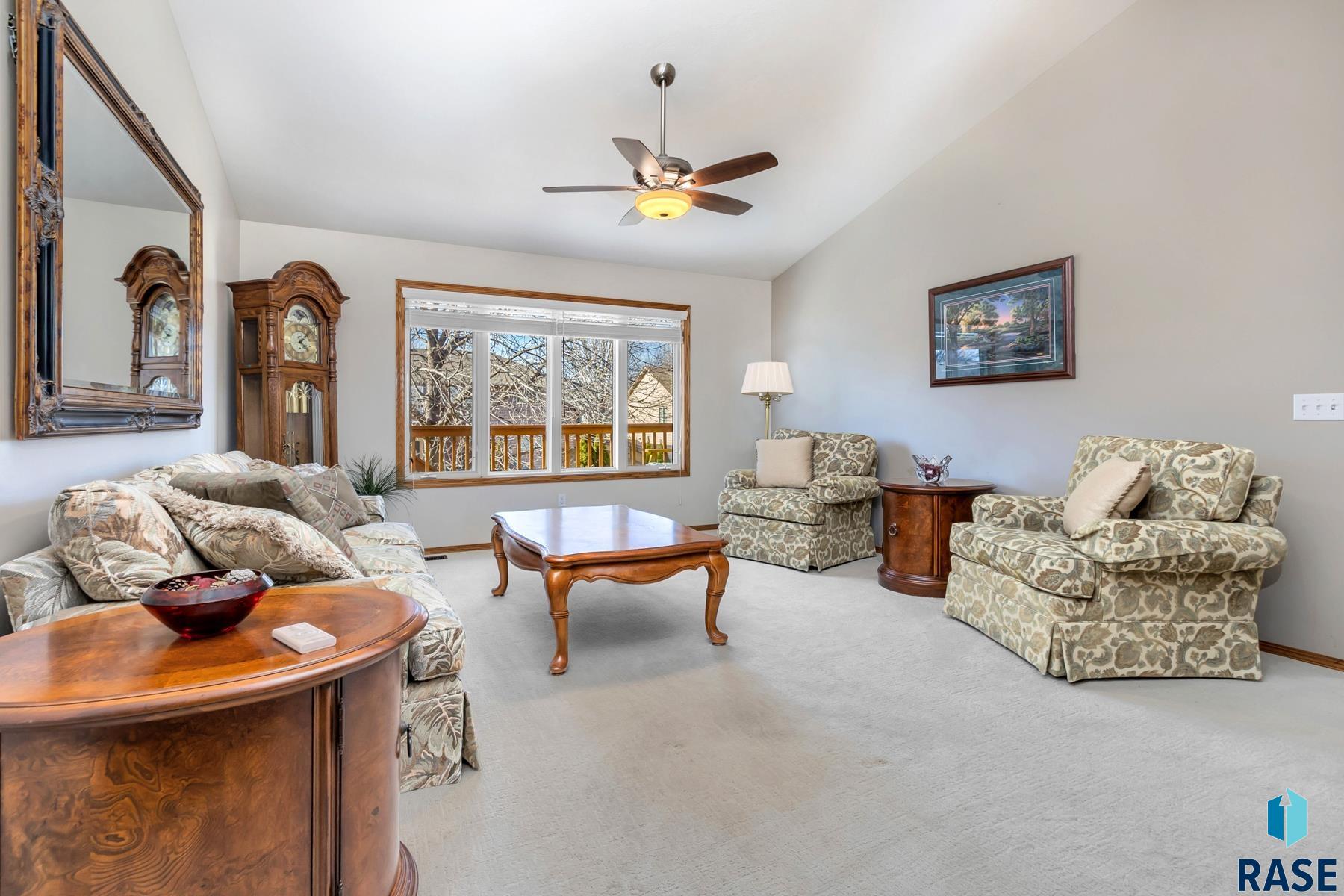209 N Dewberry Ave