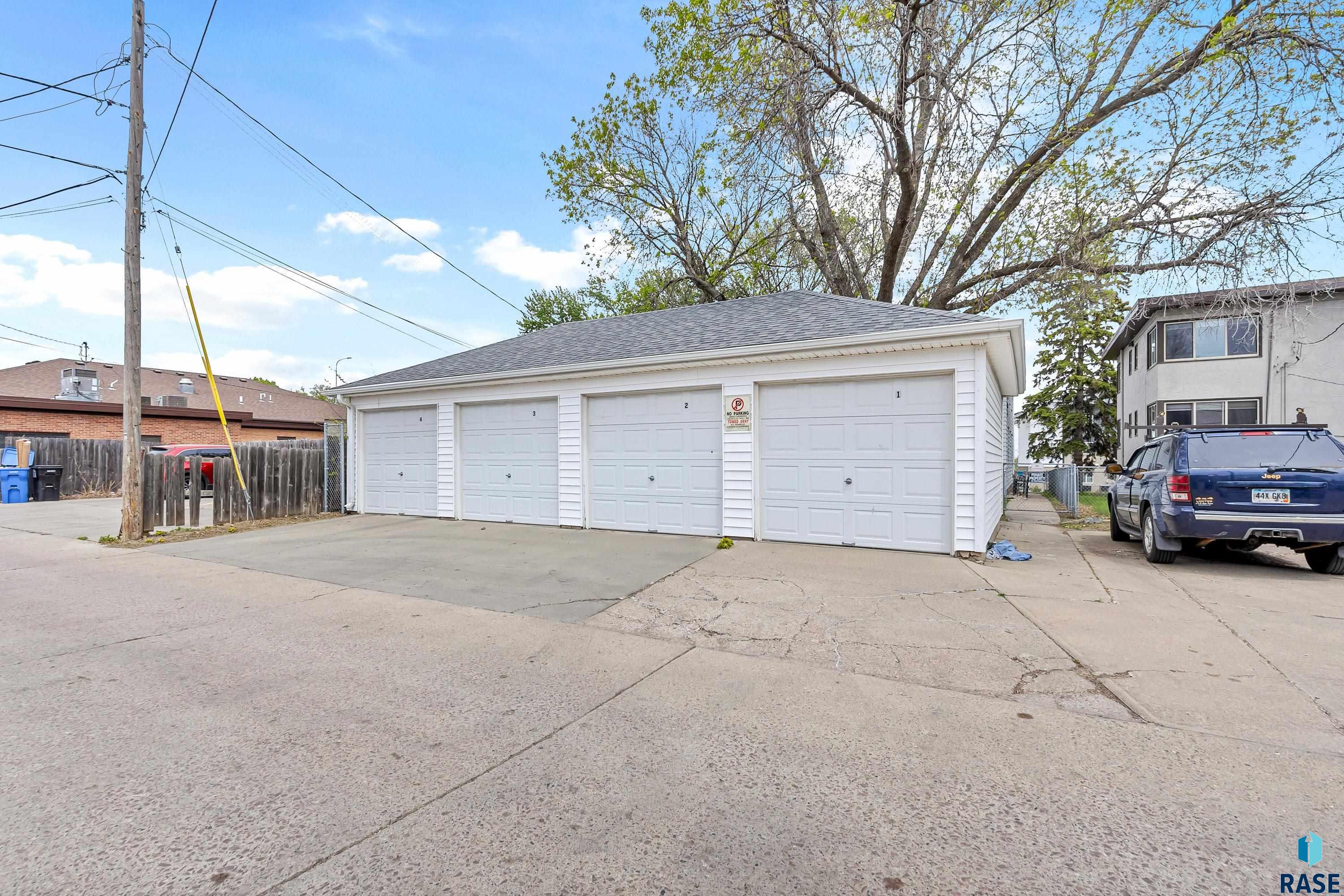 213 S Spring Ave