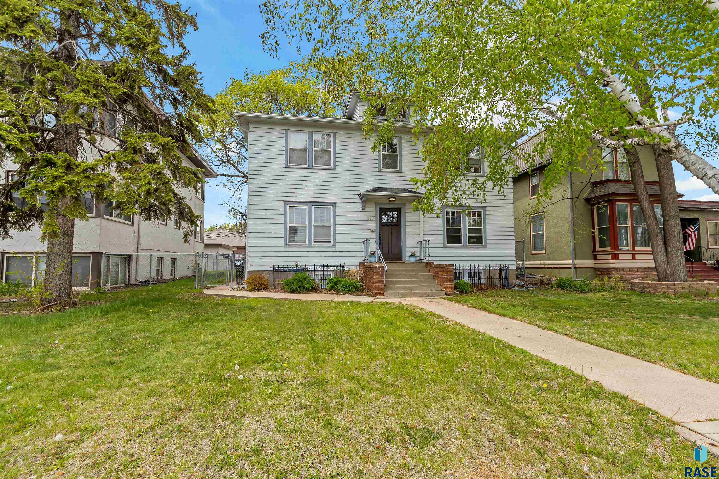 213 S Spring Ave