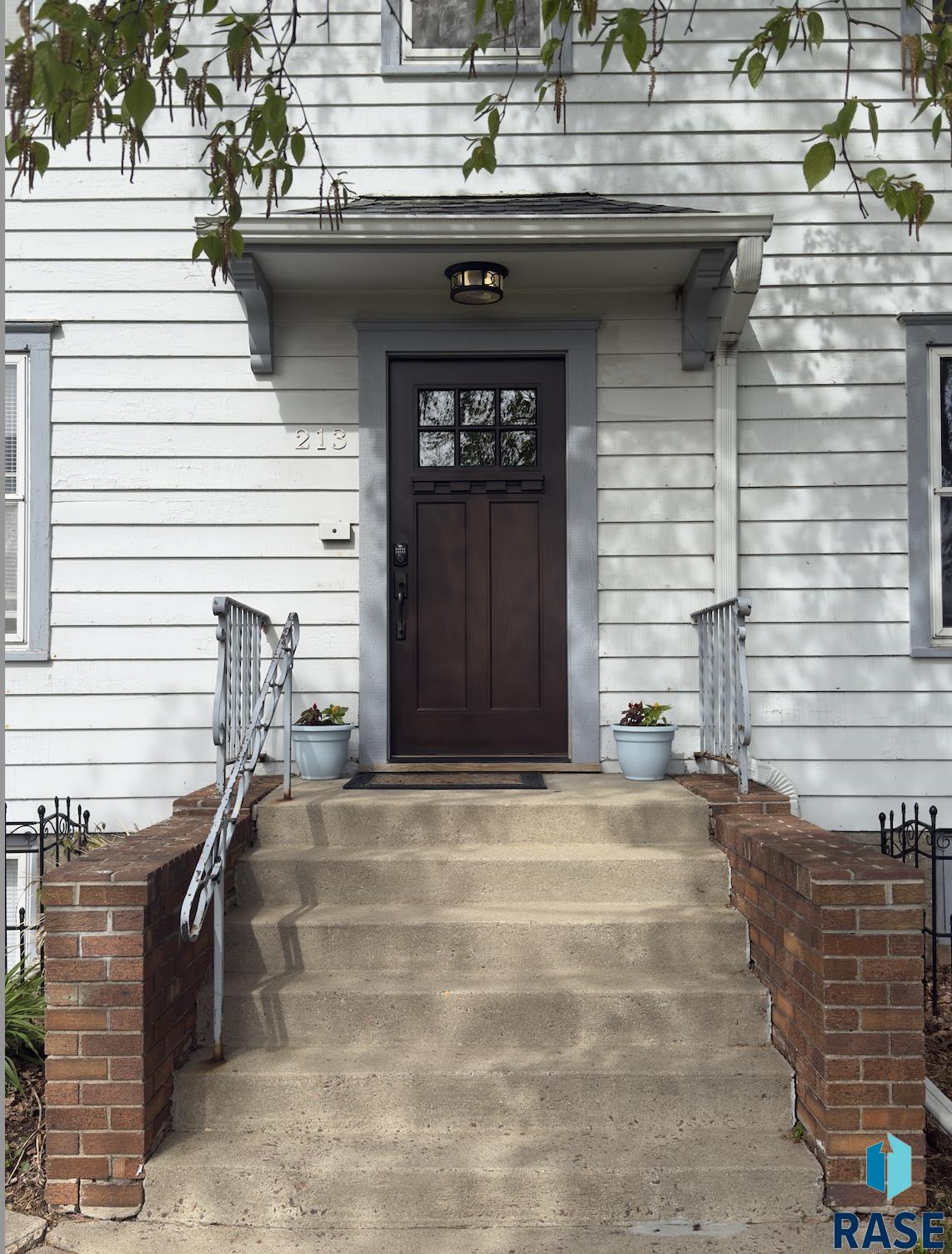 213 S Spring Ave