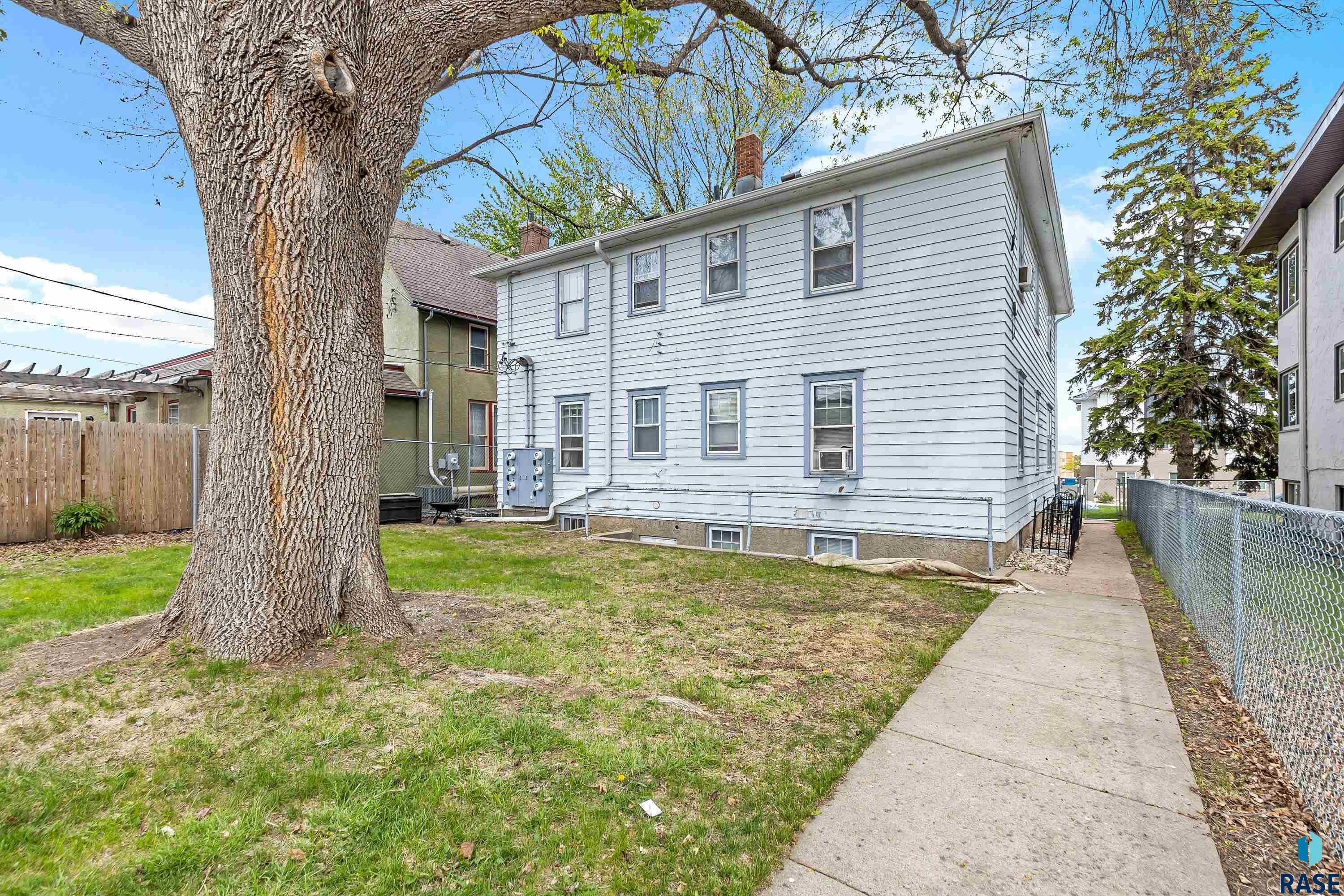 213 S Spring Ave