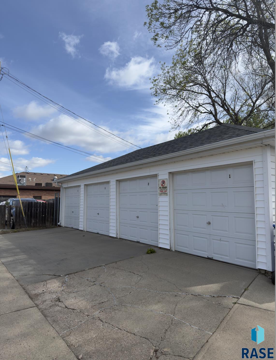 213 S Spring Ave