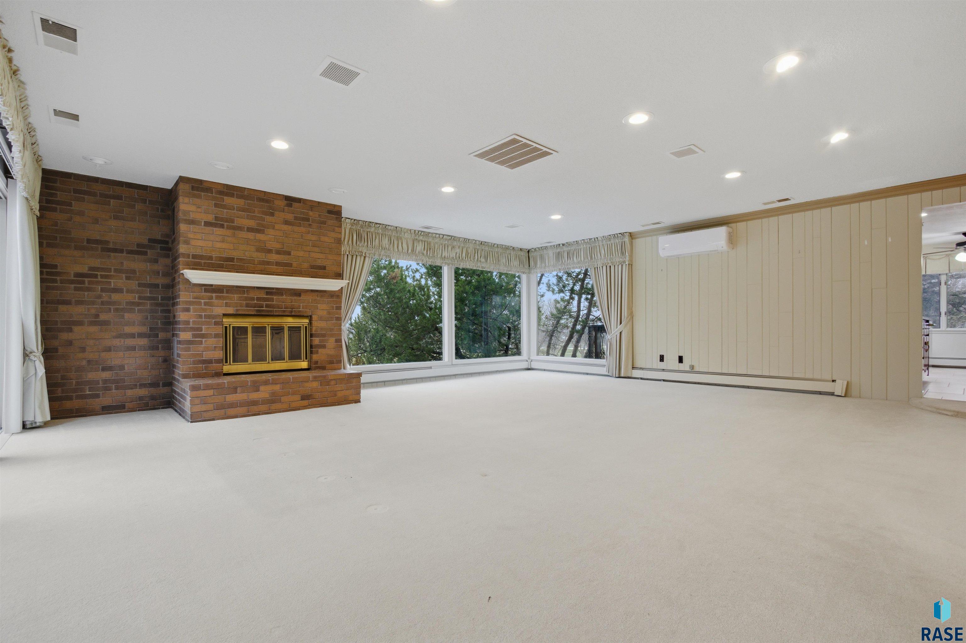 3030 W Donahue Dr