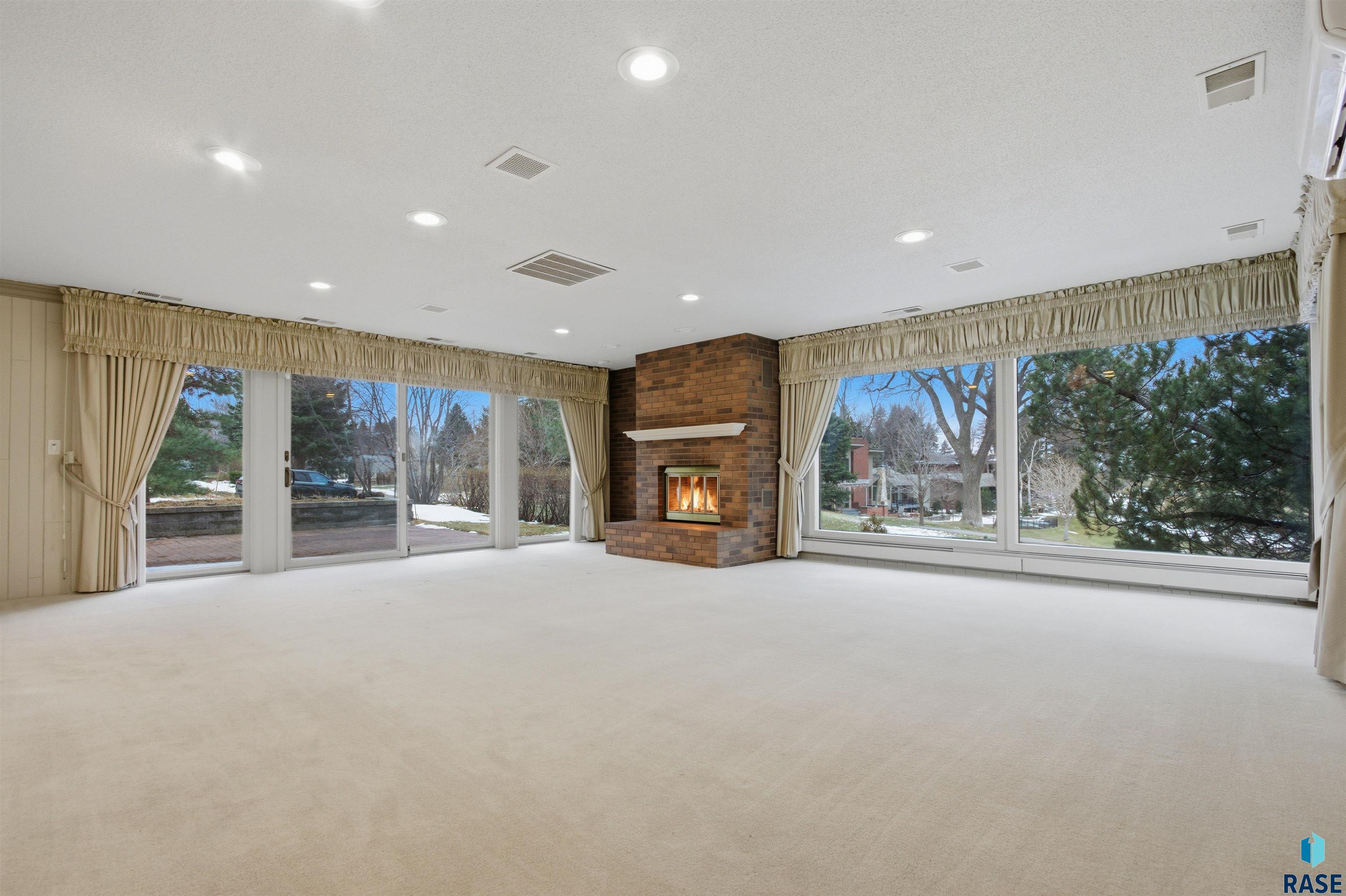 3030 W Donahue Dr