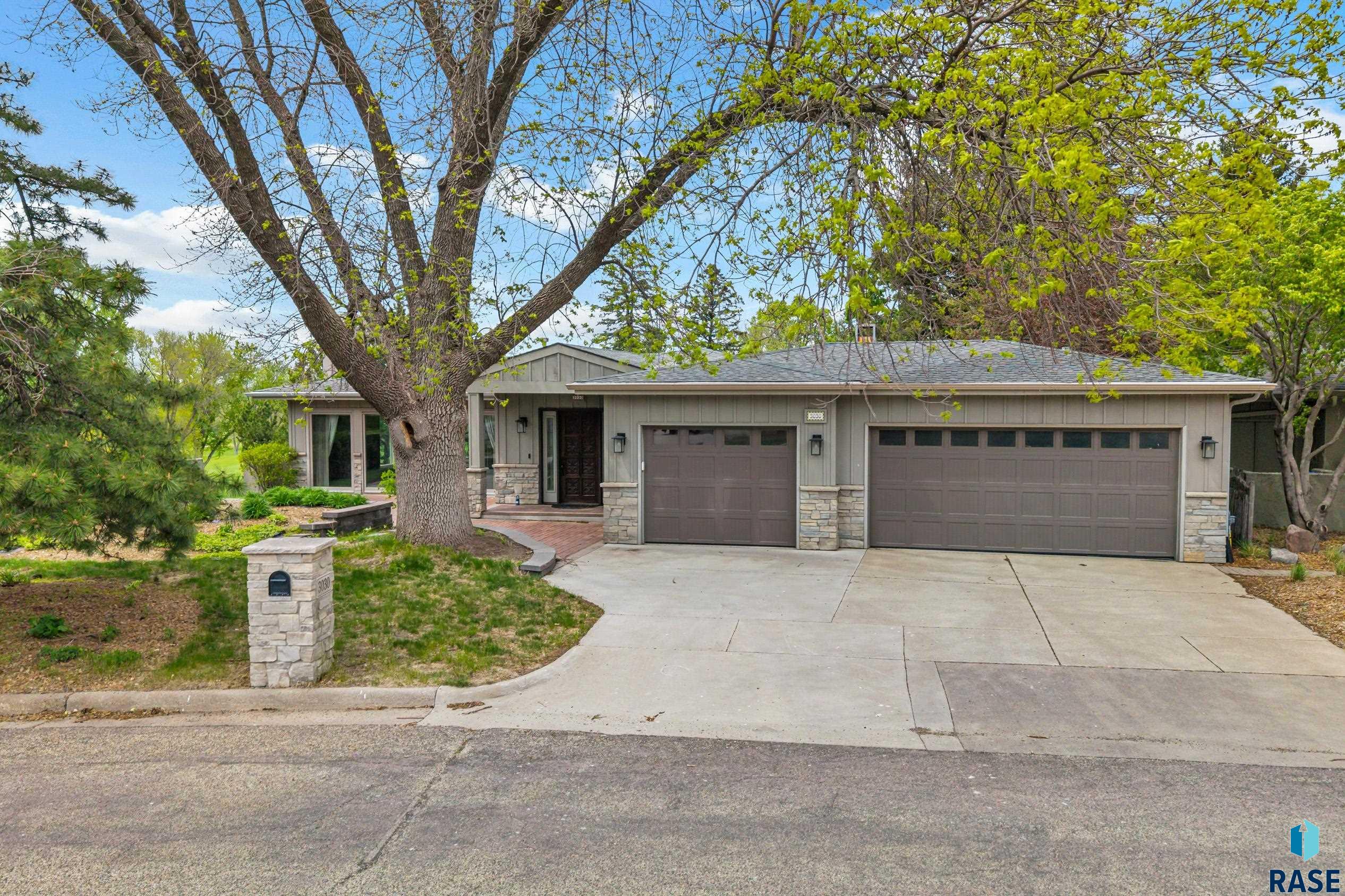 3030 W Donahue Dr
