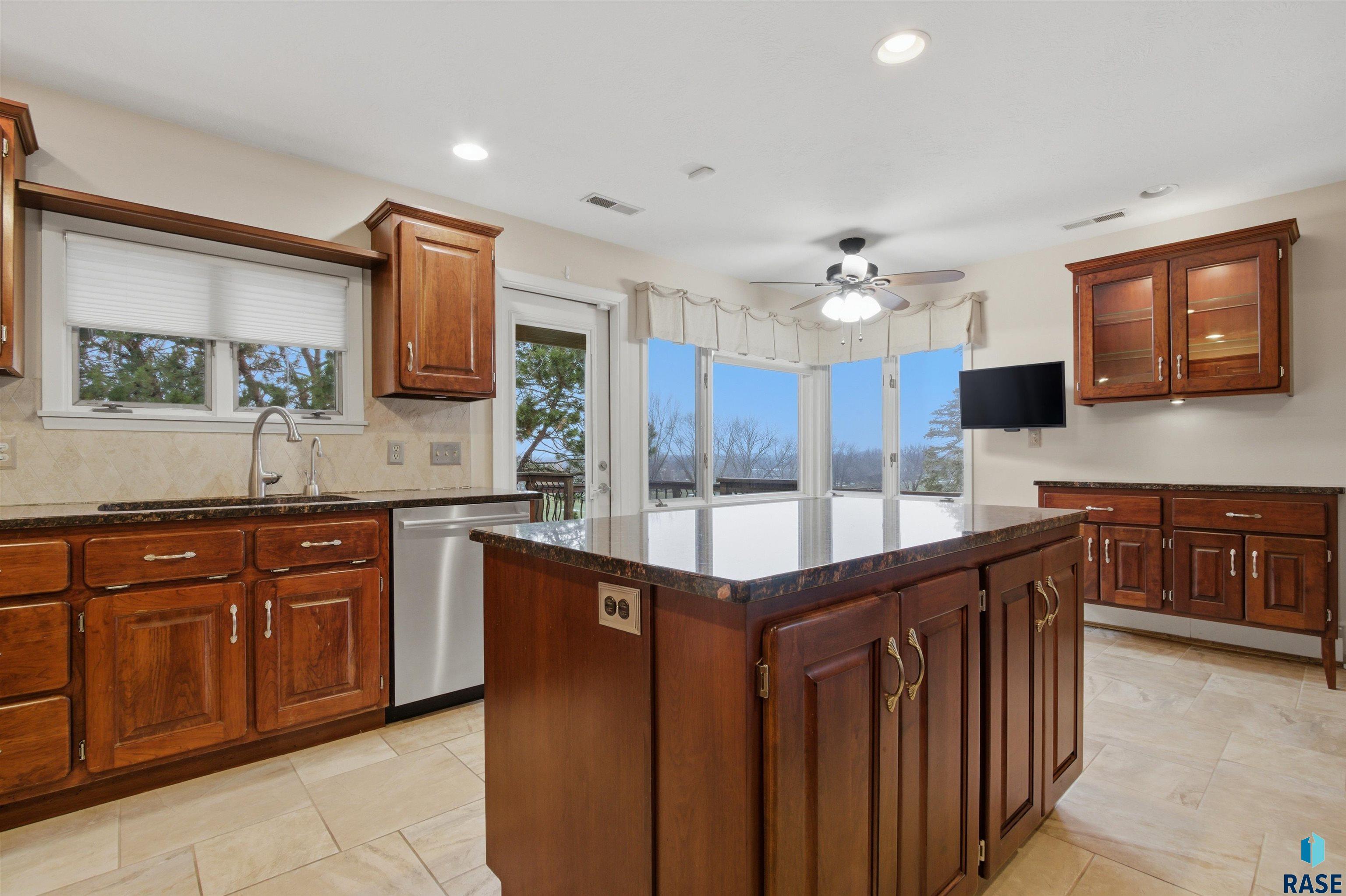 3030 W Donahue Dr
