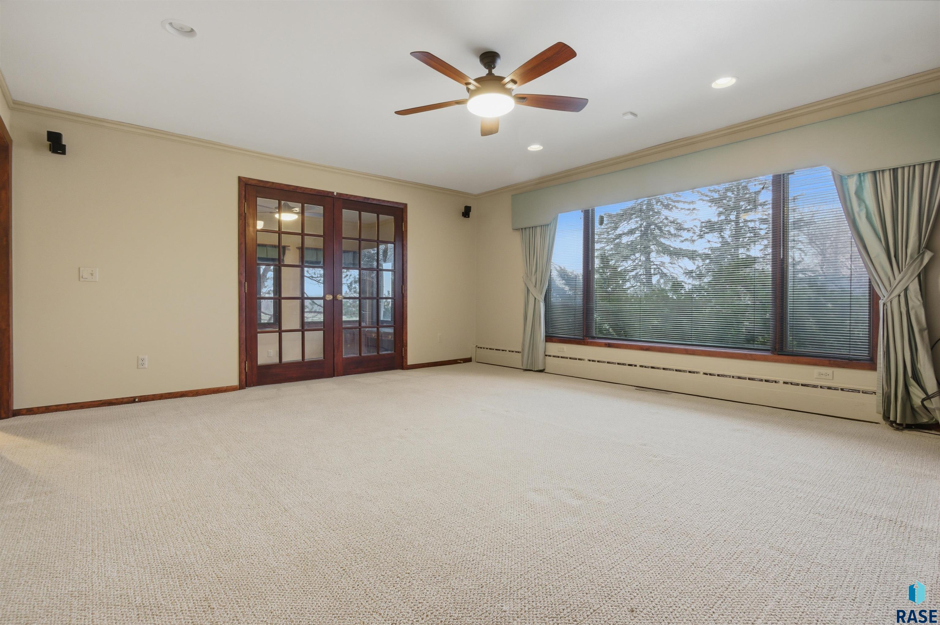 3030 W Donahue Dr