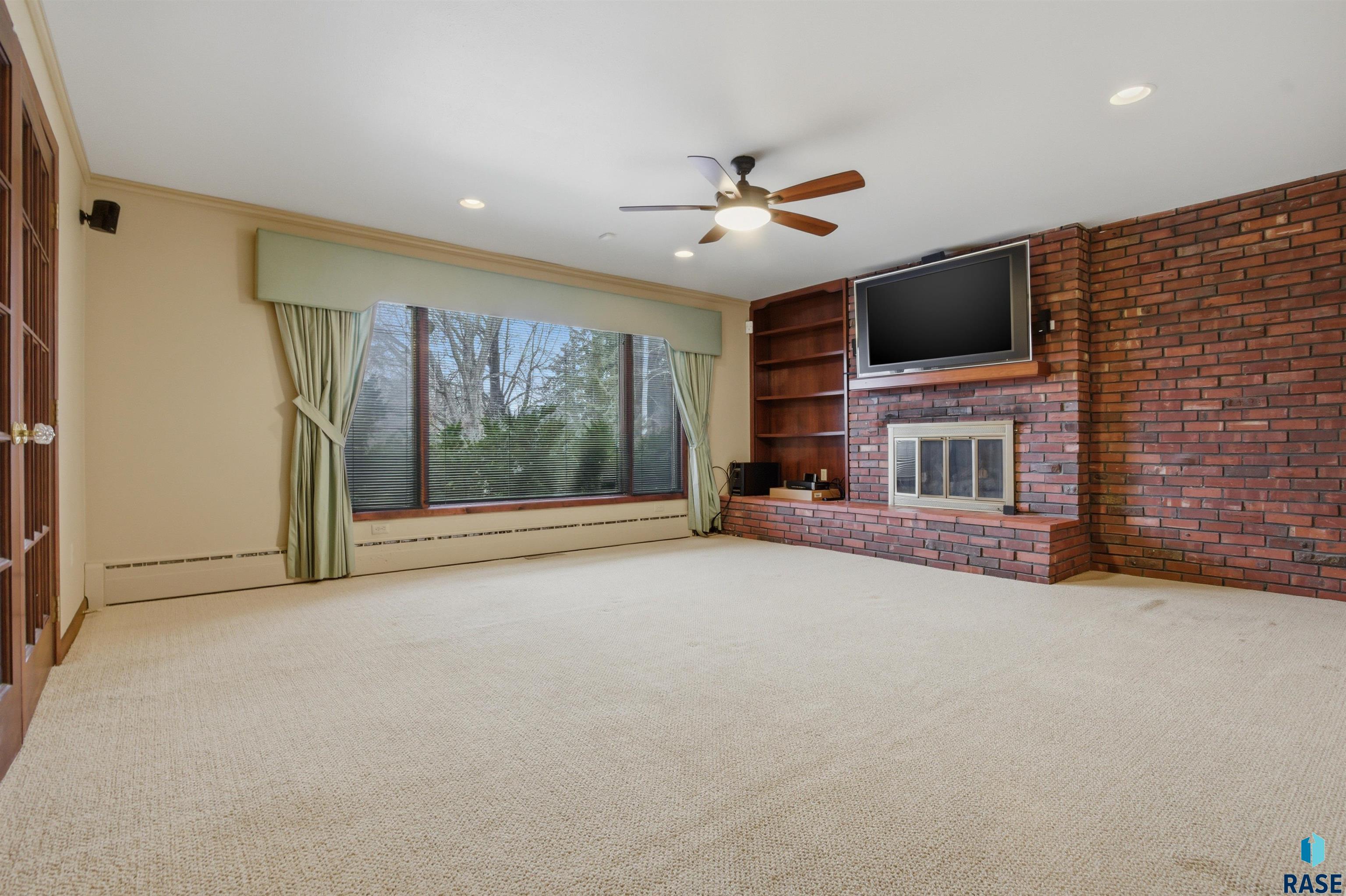 3030 W Donahue Dr