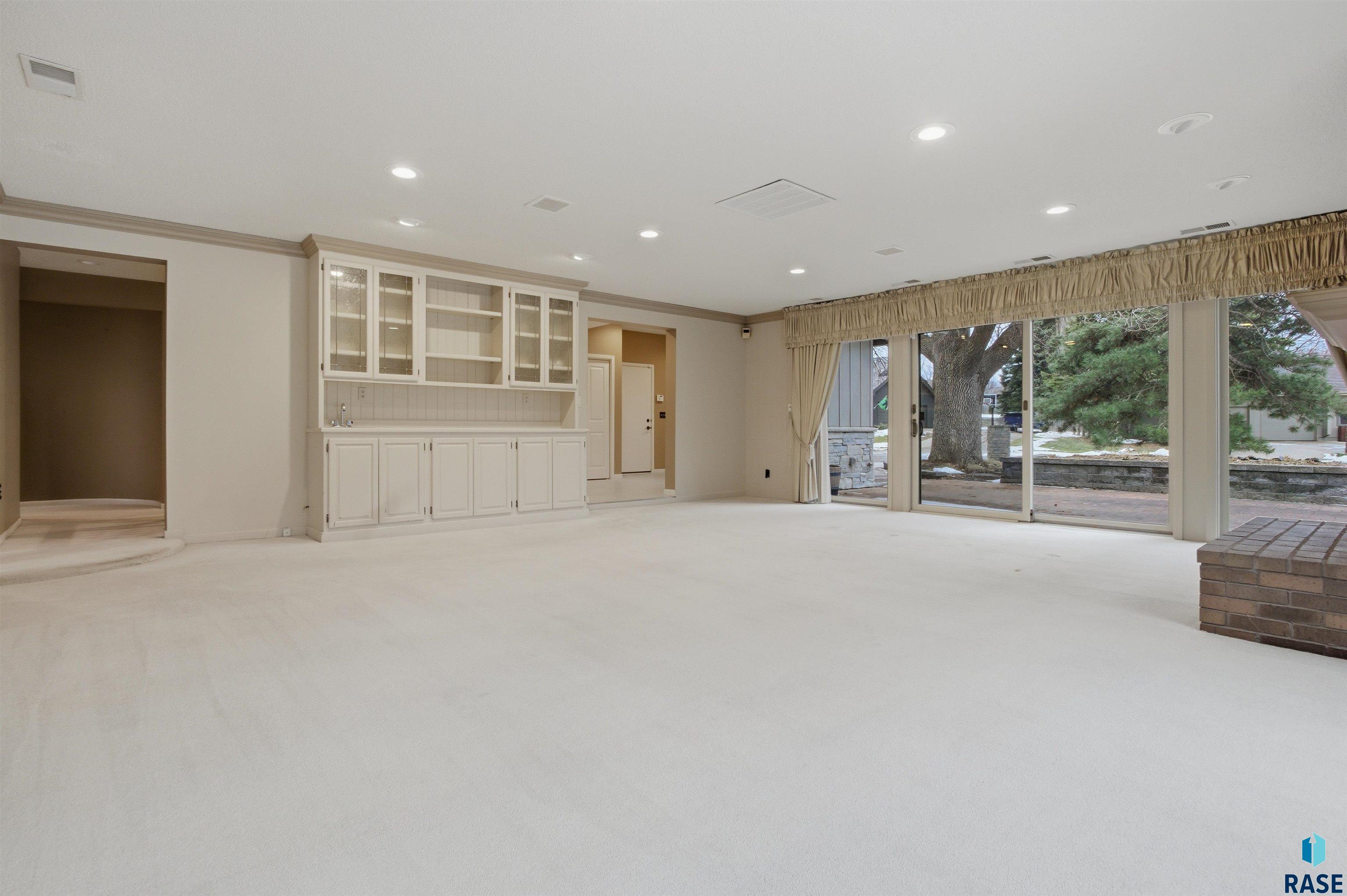 3030 W Donahue Dr