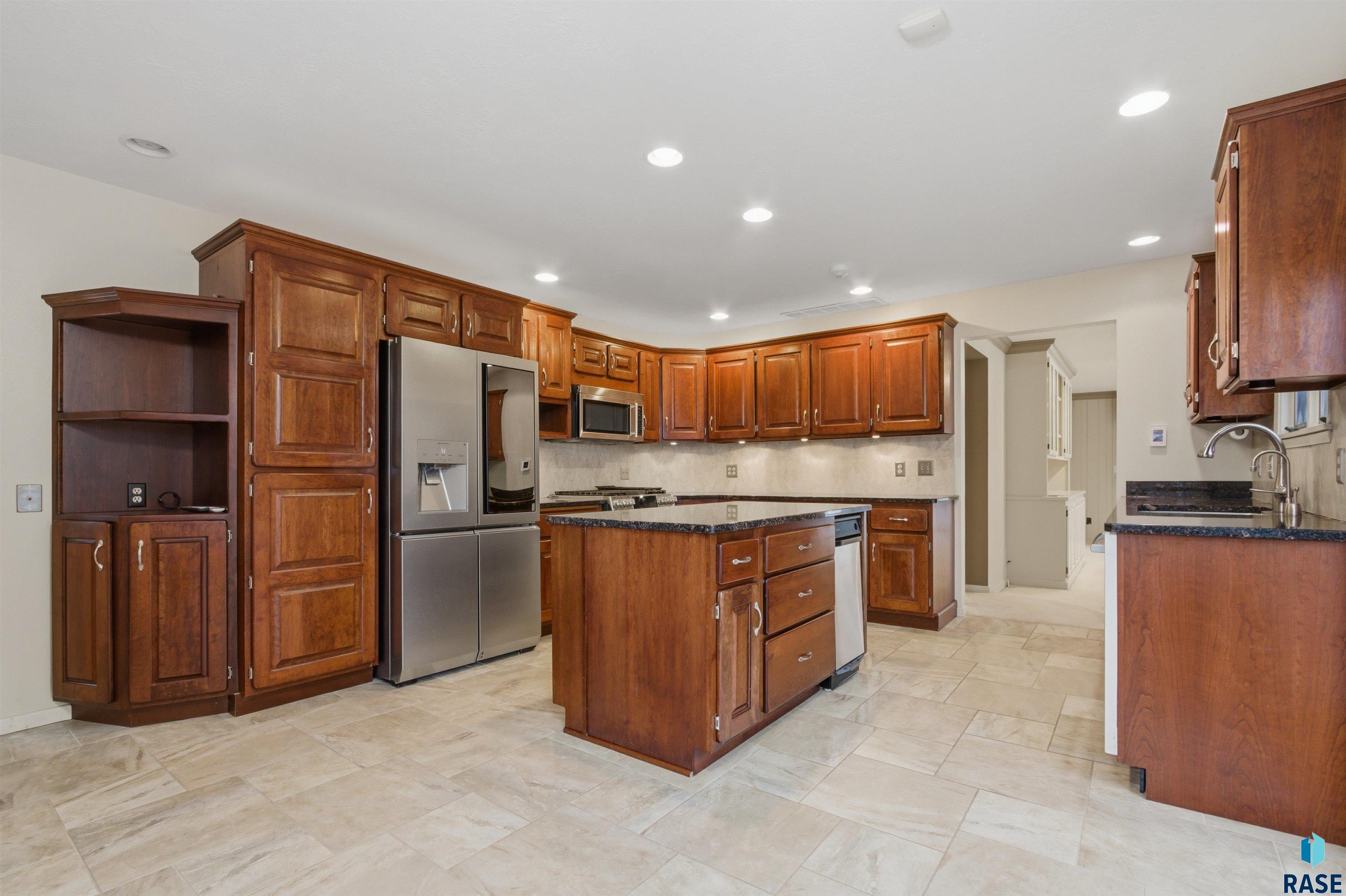 3030 W Donahue Dr