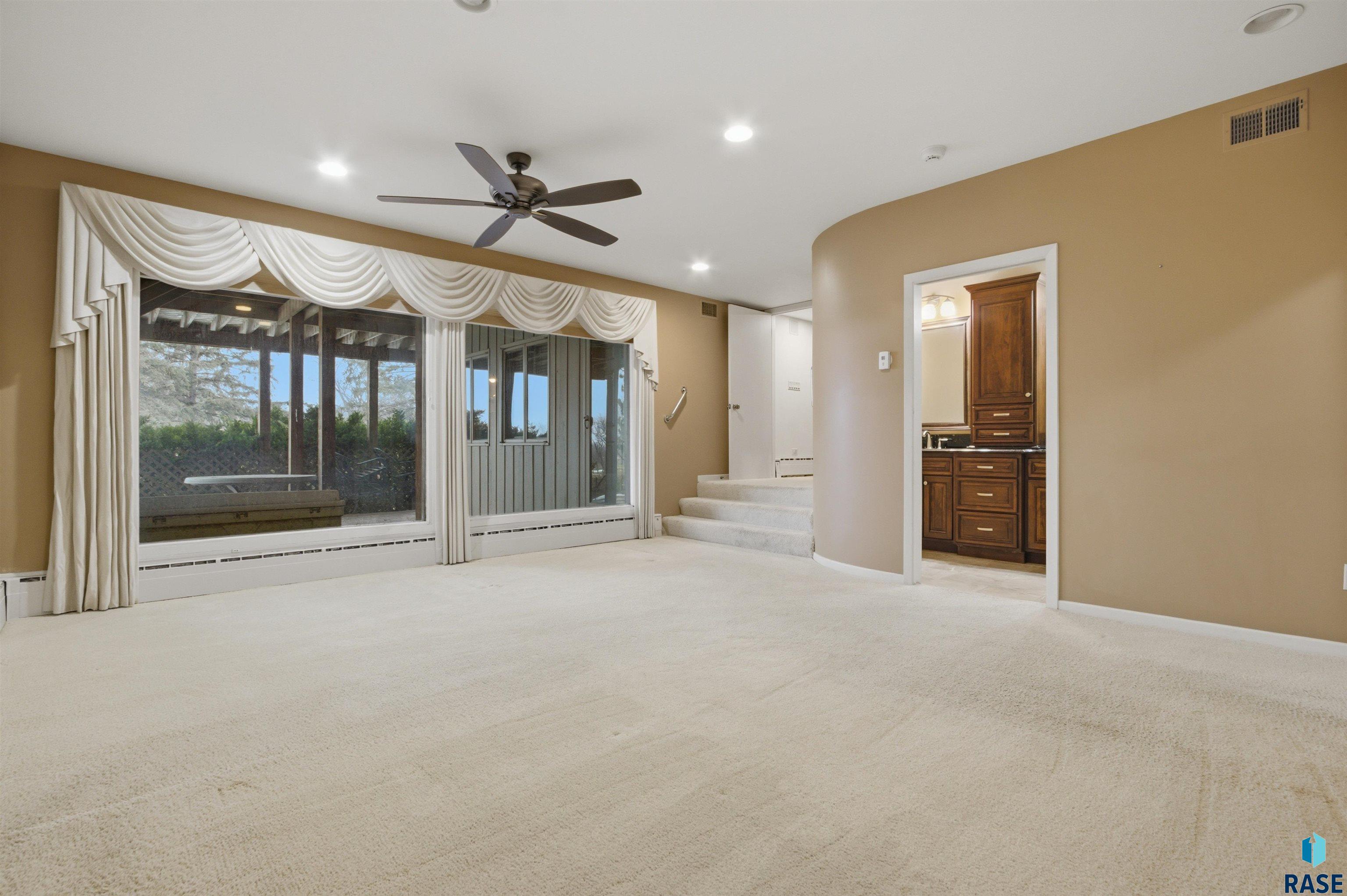 3030 W Donahue Dr