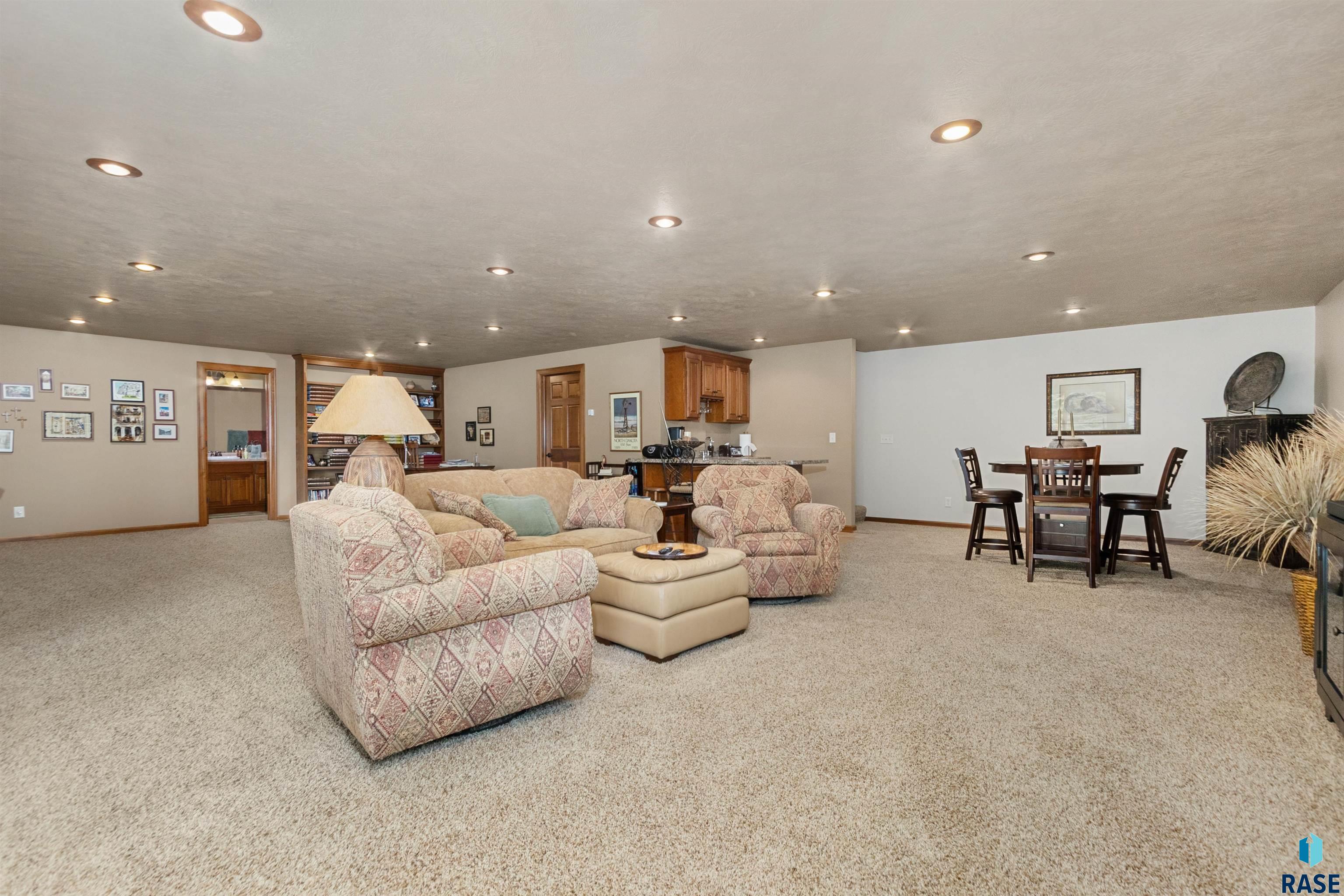 5611 Shadow Wood Pl