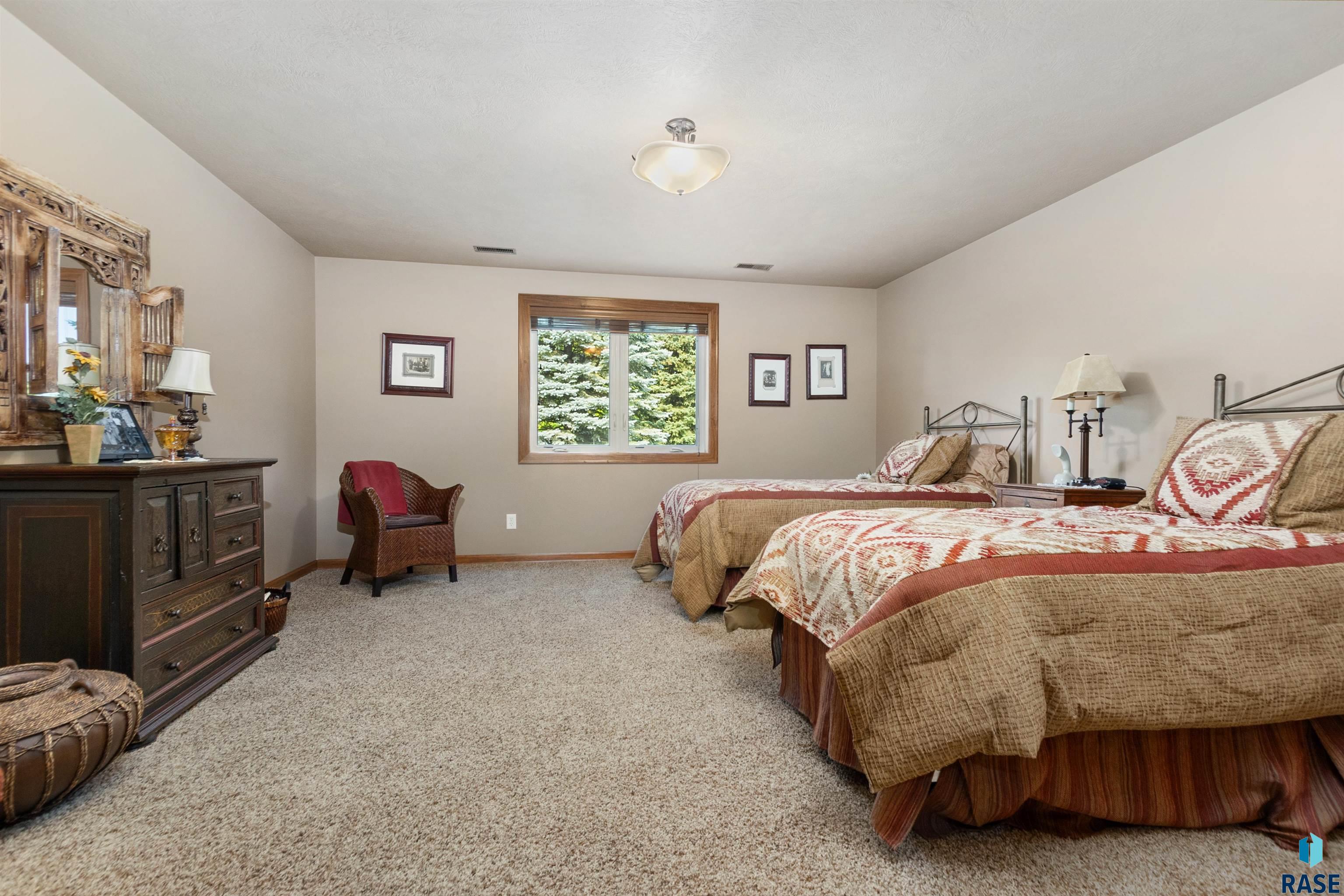 5611 Shadow Wood Pl