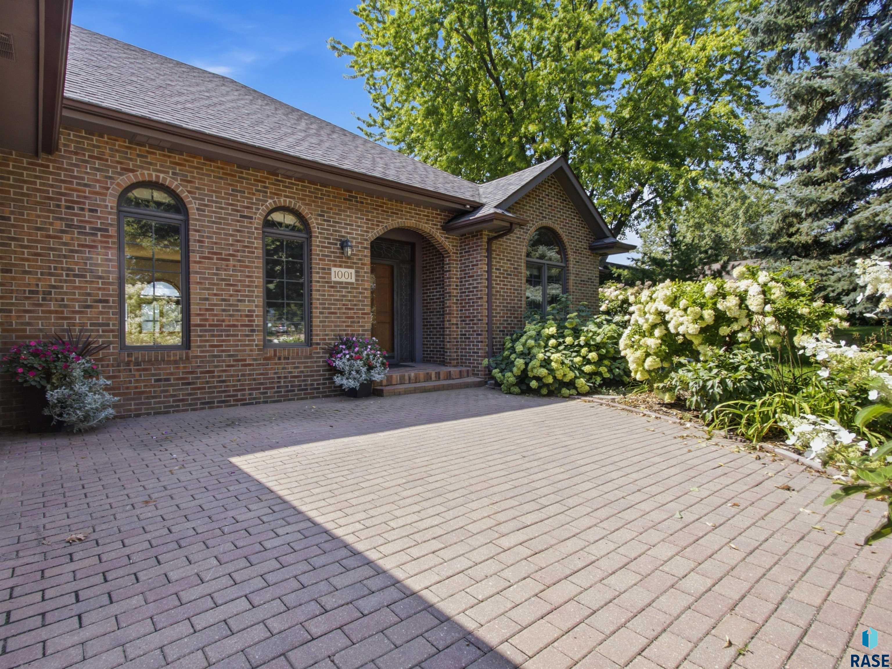 1001 E Ridge Rd