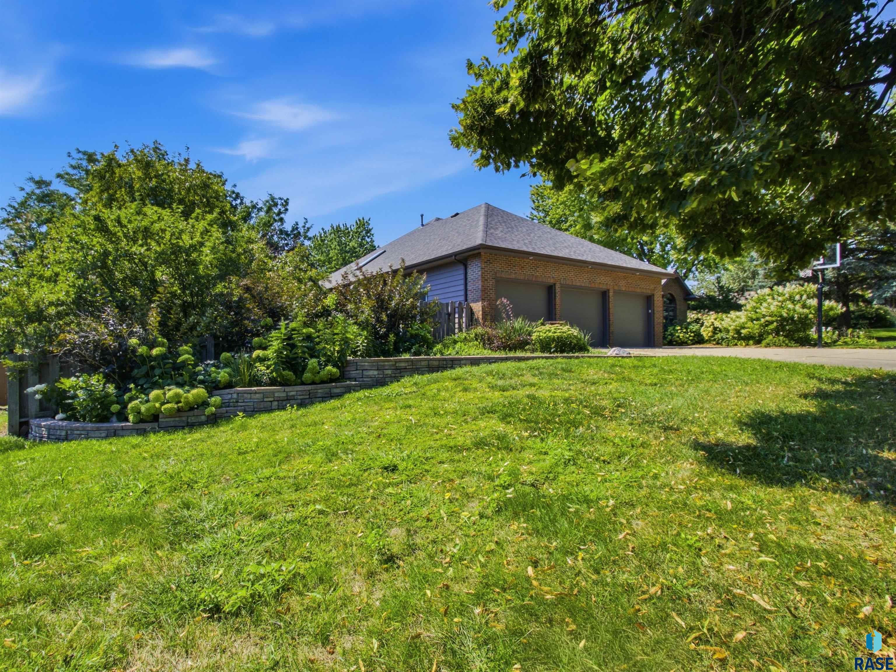 1001 E Ridge Rd