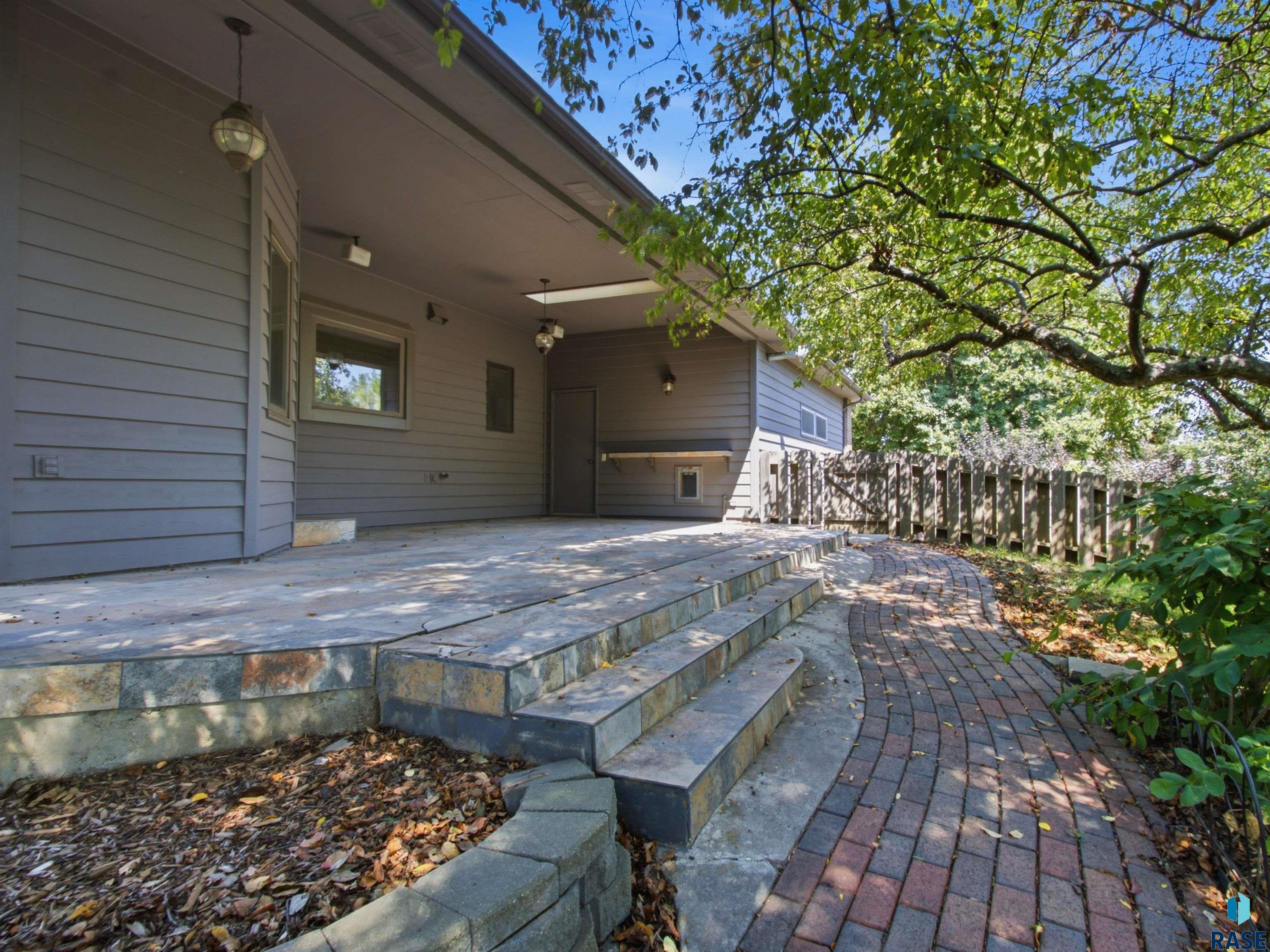1001 E Ridge Rd