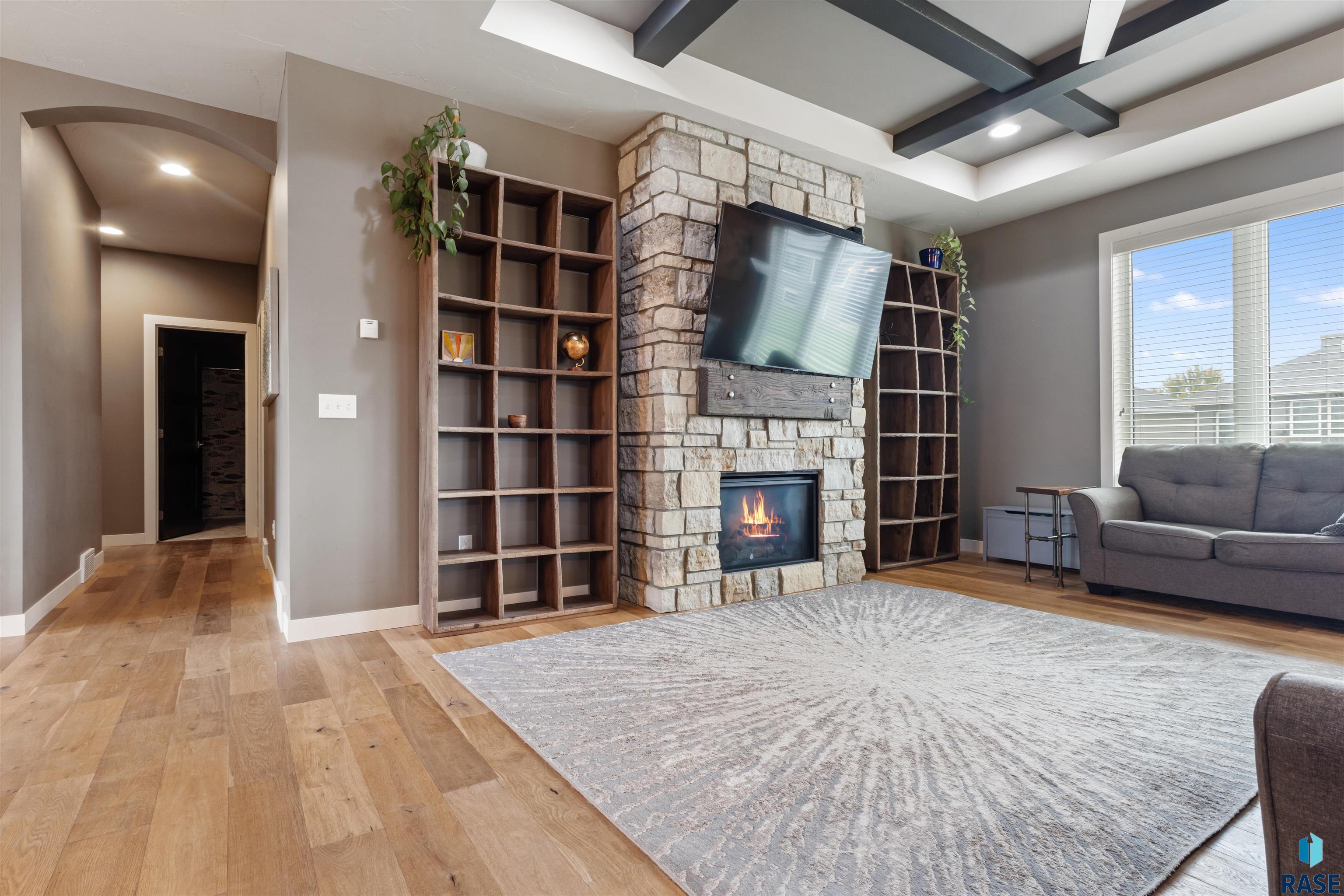 8900 E Basswood Ln