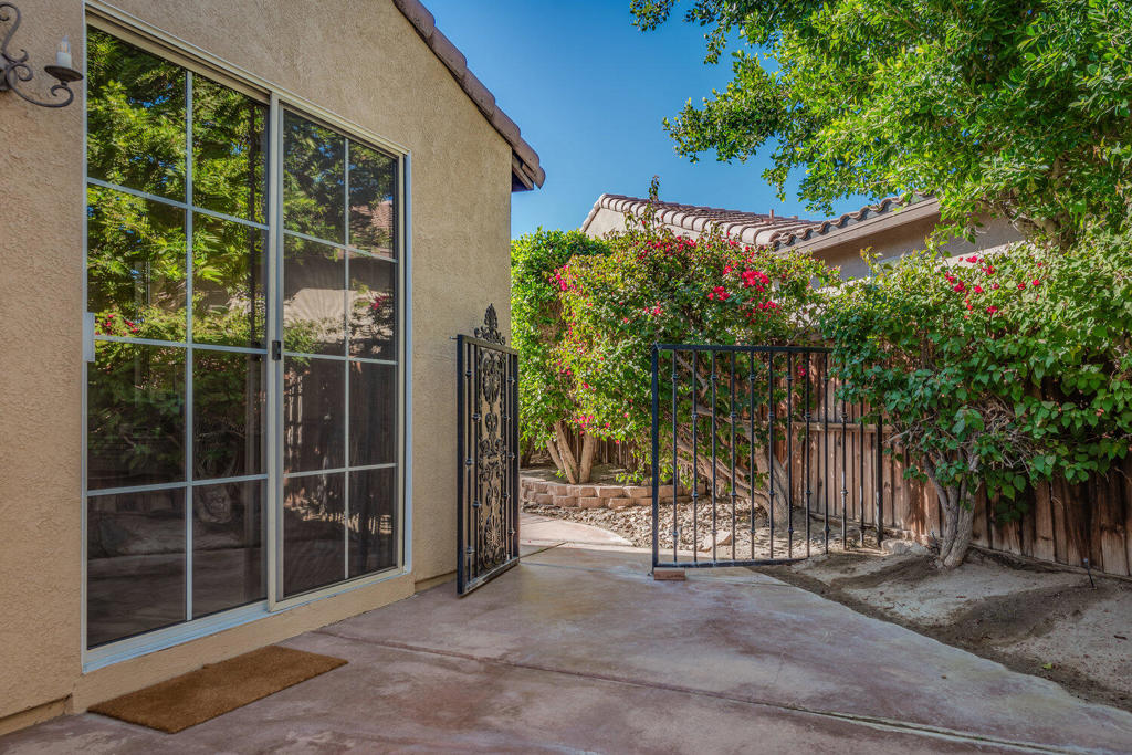 47875 Rosemary Street