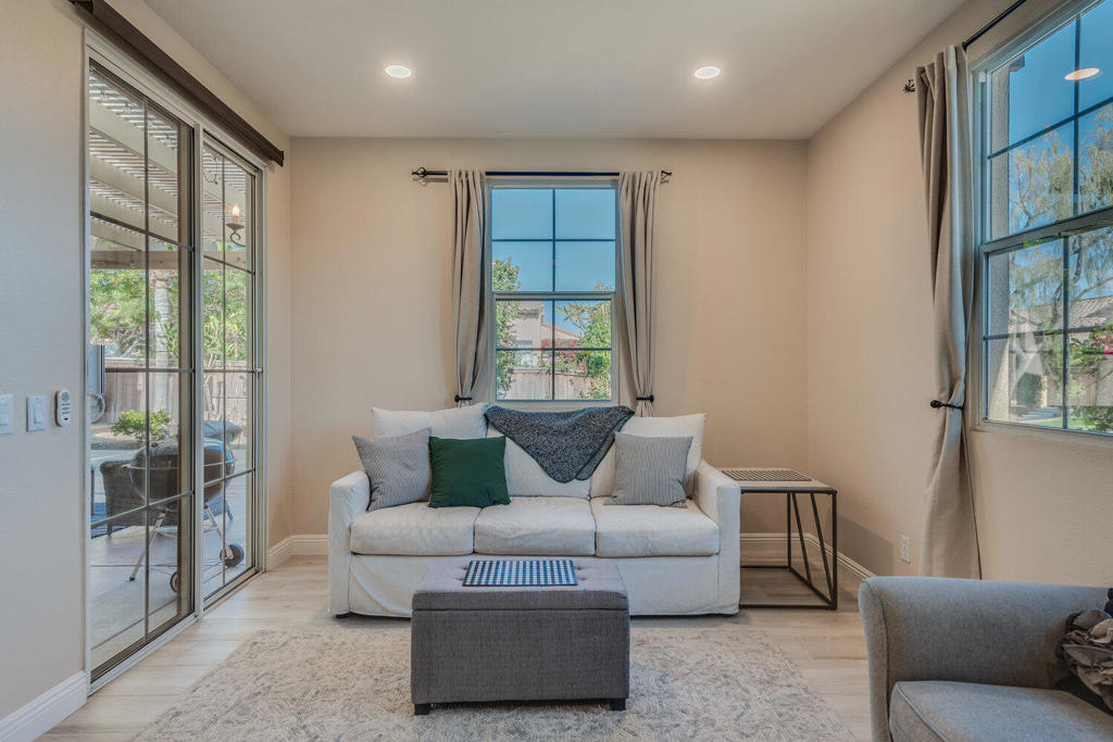 47875 Rosemary Street